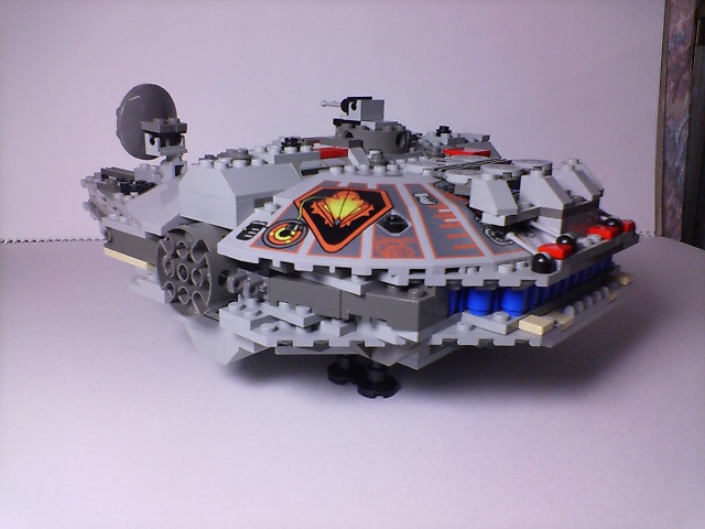 sd_millennium_falcon_012.jpg