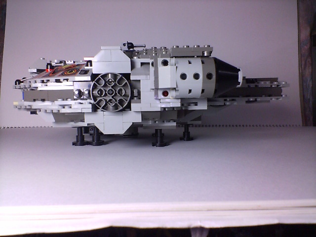 sd_millennium_falcon_015.jpg