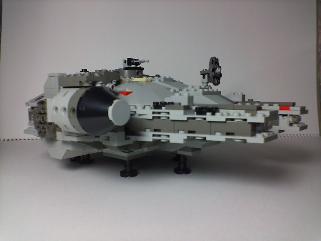 sd_millennium_falcon_016.jpg
