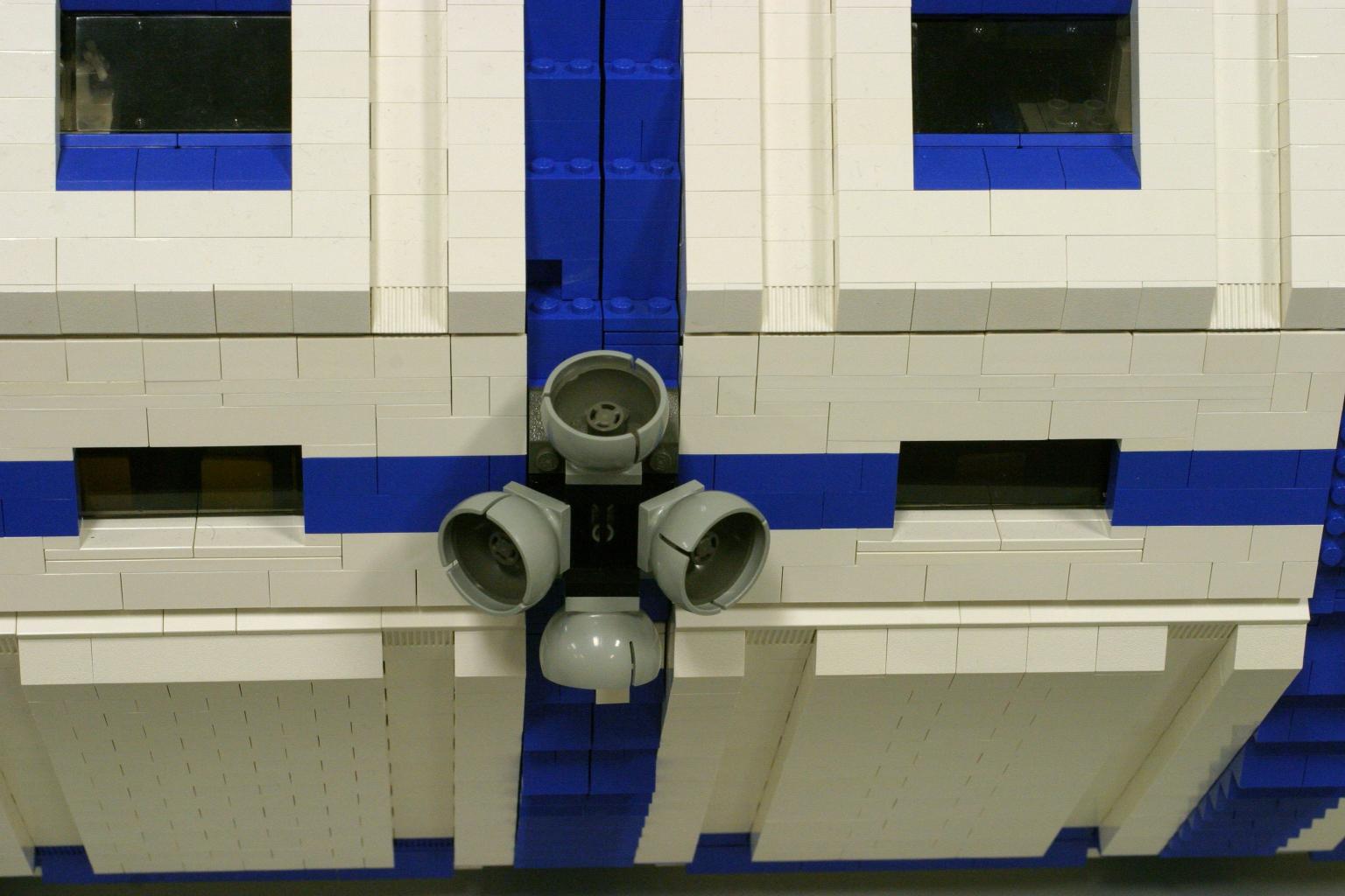frontthrusters.jpg