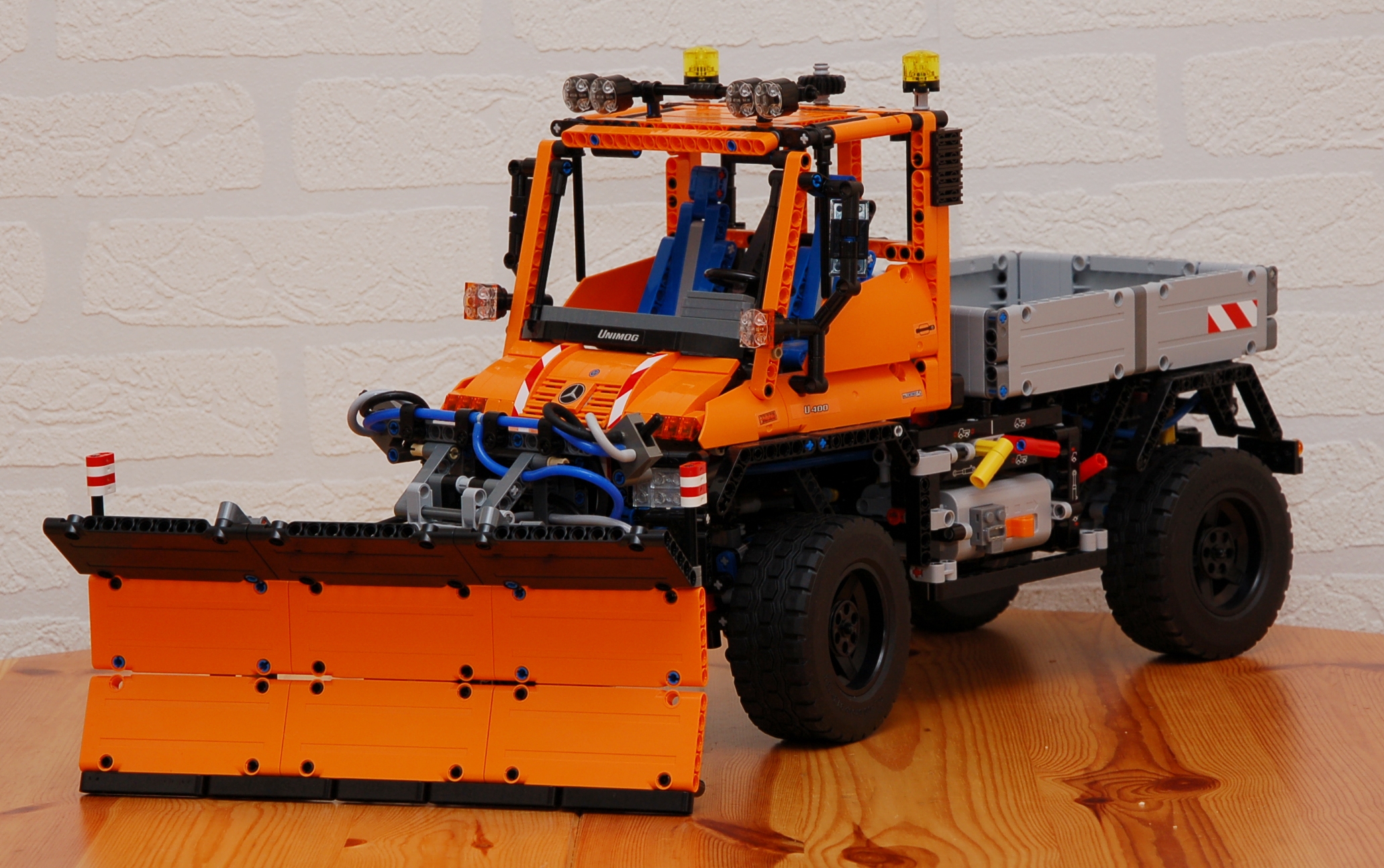 8110_unimog_snowplow_05.jpg