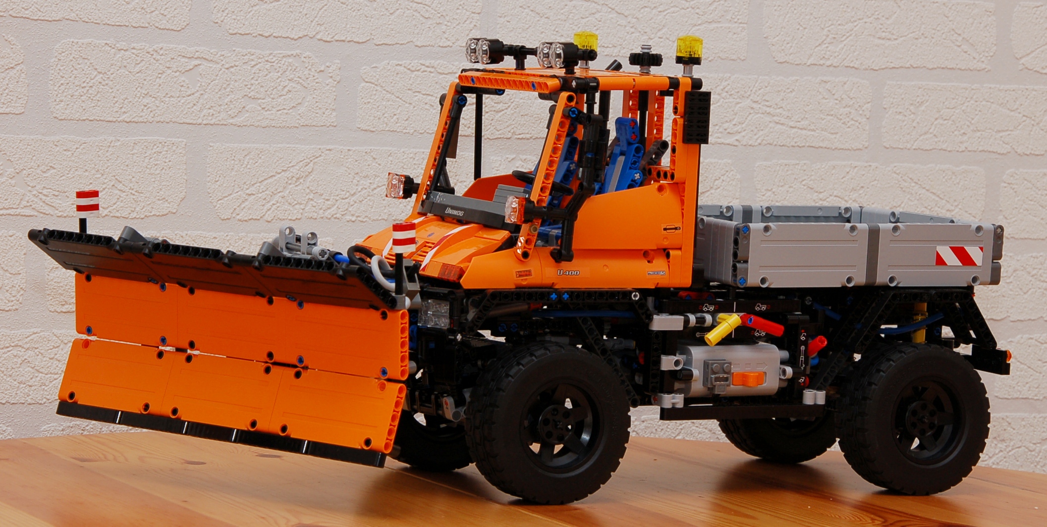 8110_unimog_snowplow_12.jpg