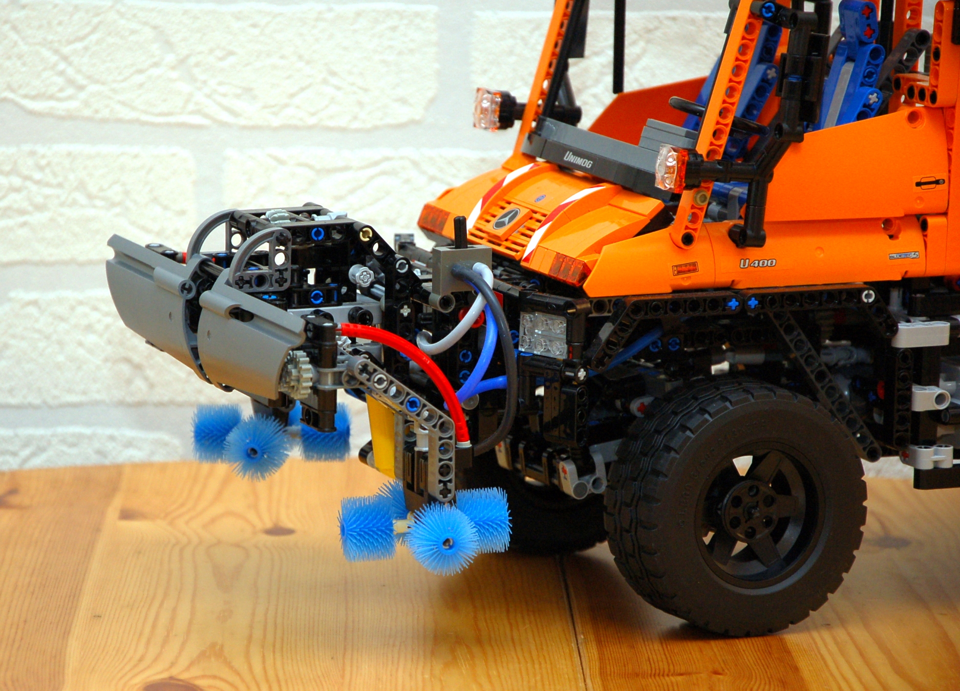 8110_unimog_sweeper_14.jpg