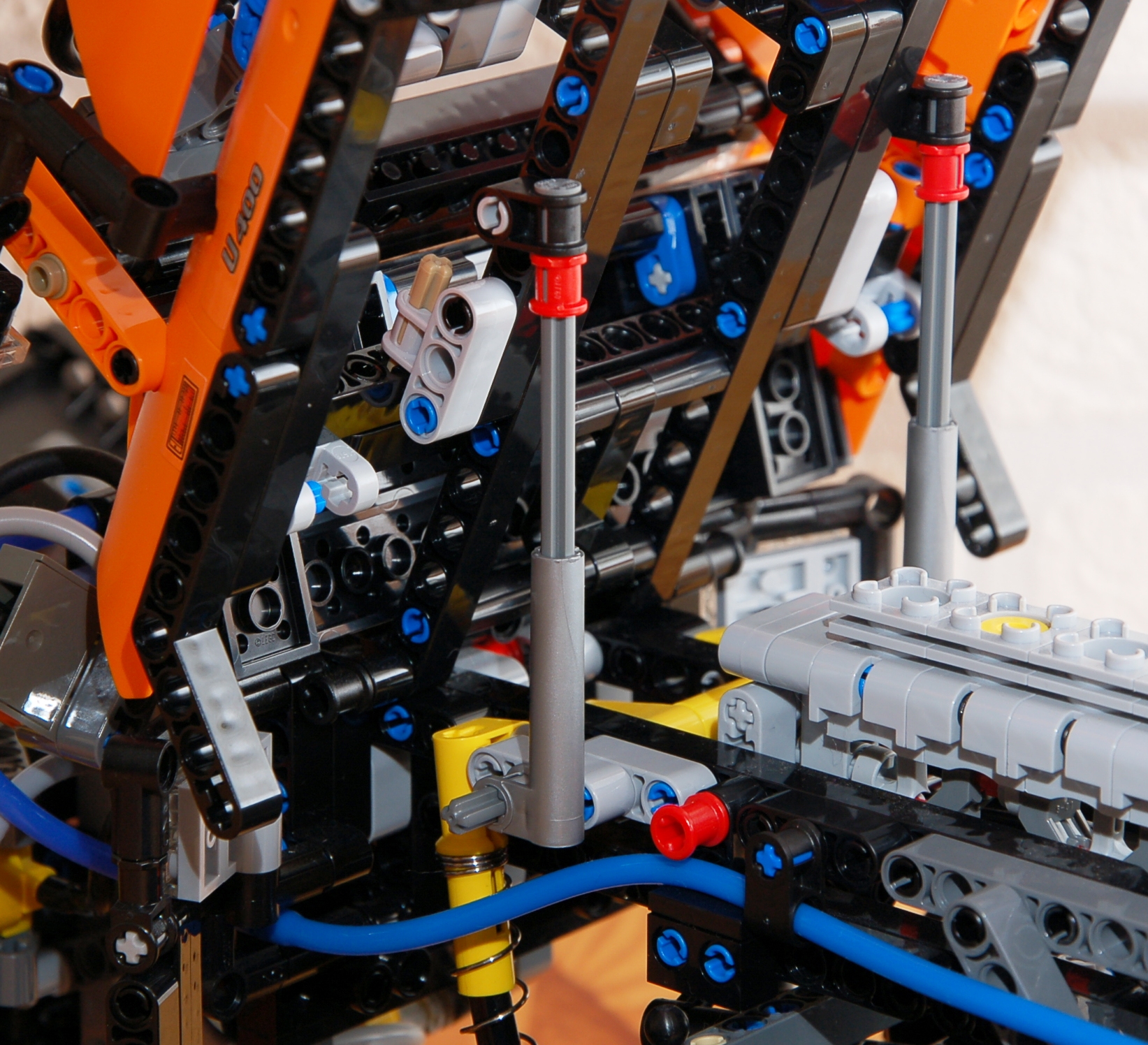 8110_unimog_cap_lifters_2.jpg
