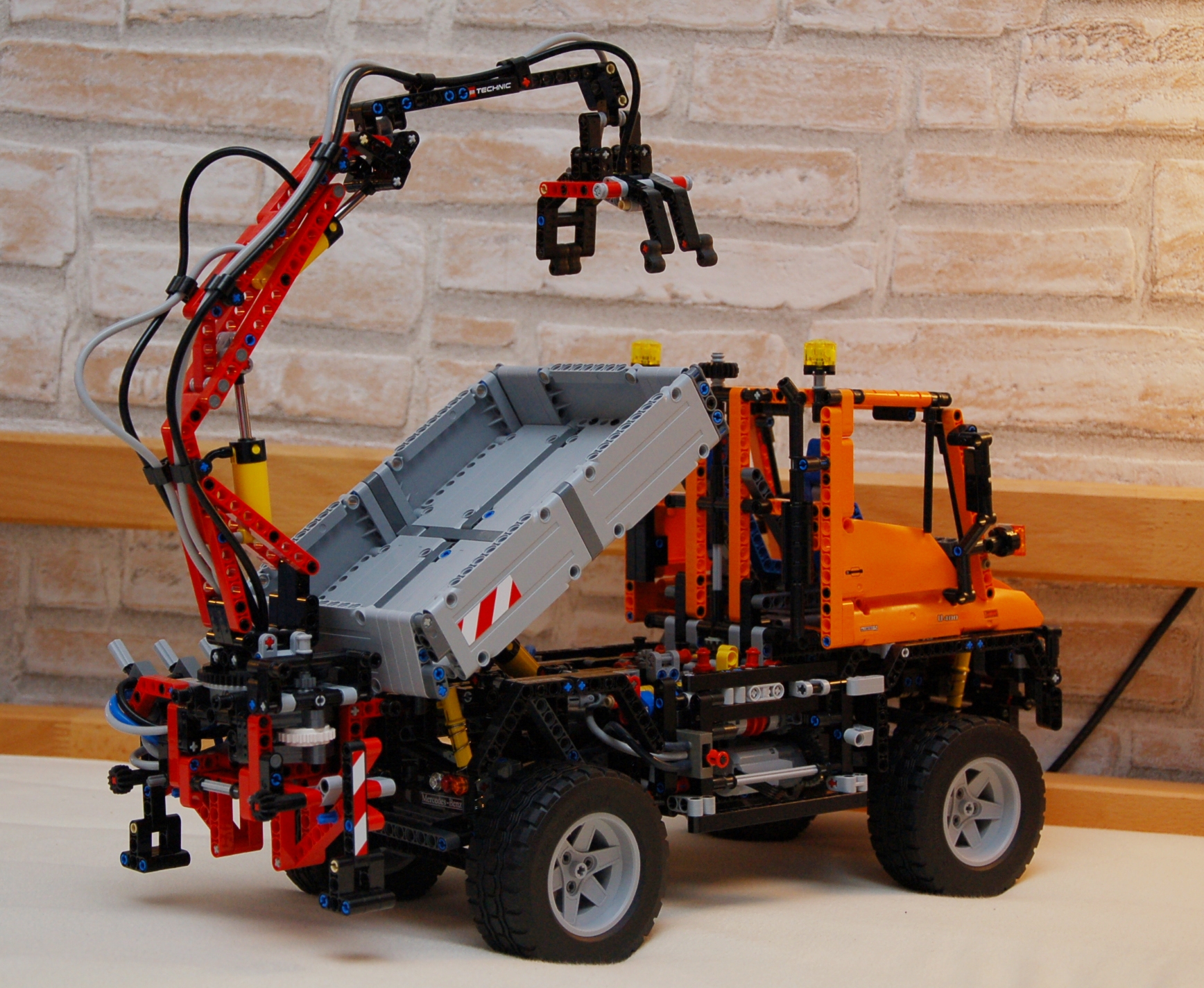 unimog_8110_moc_03.jpg