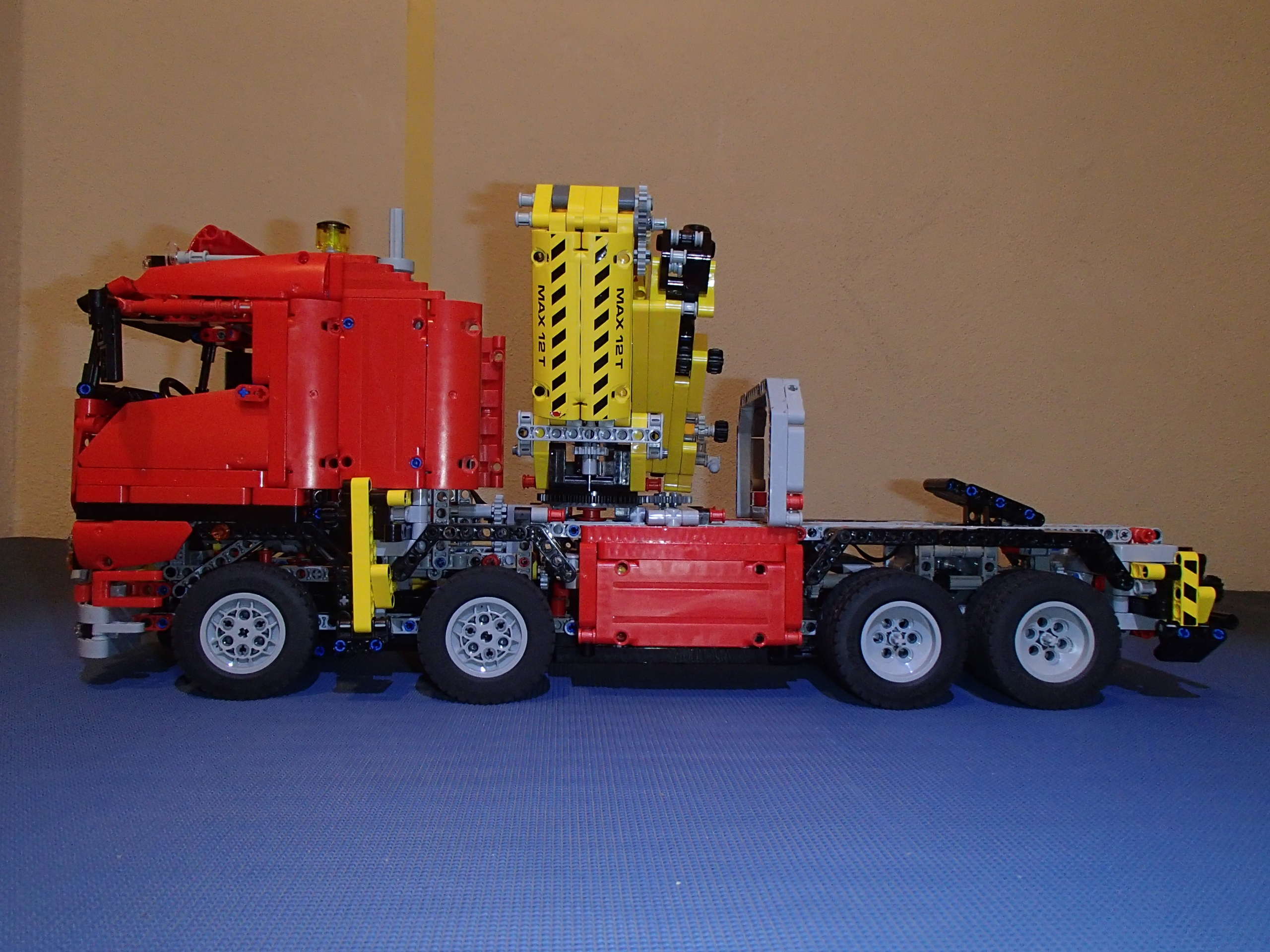 8258_8x8_8wd-002.jpg