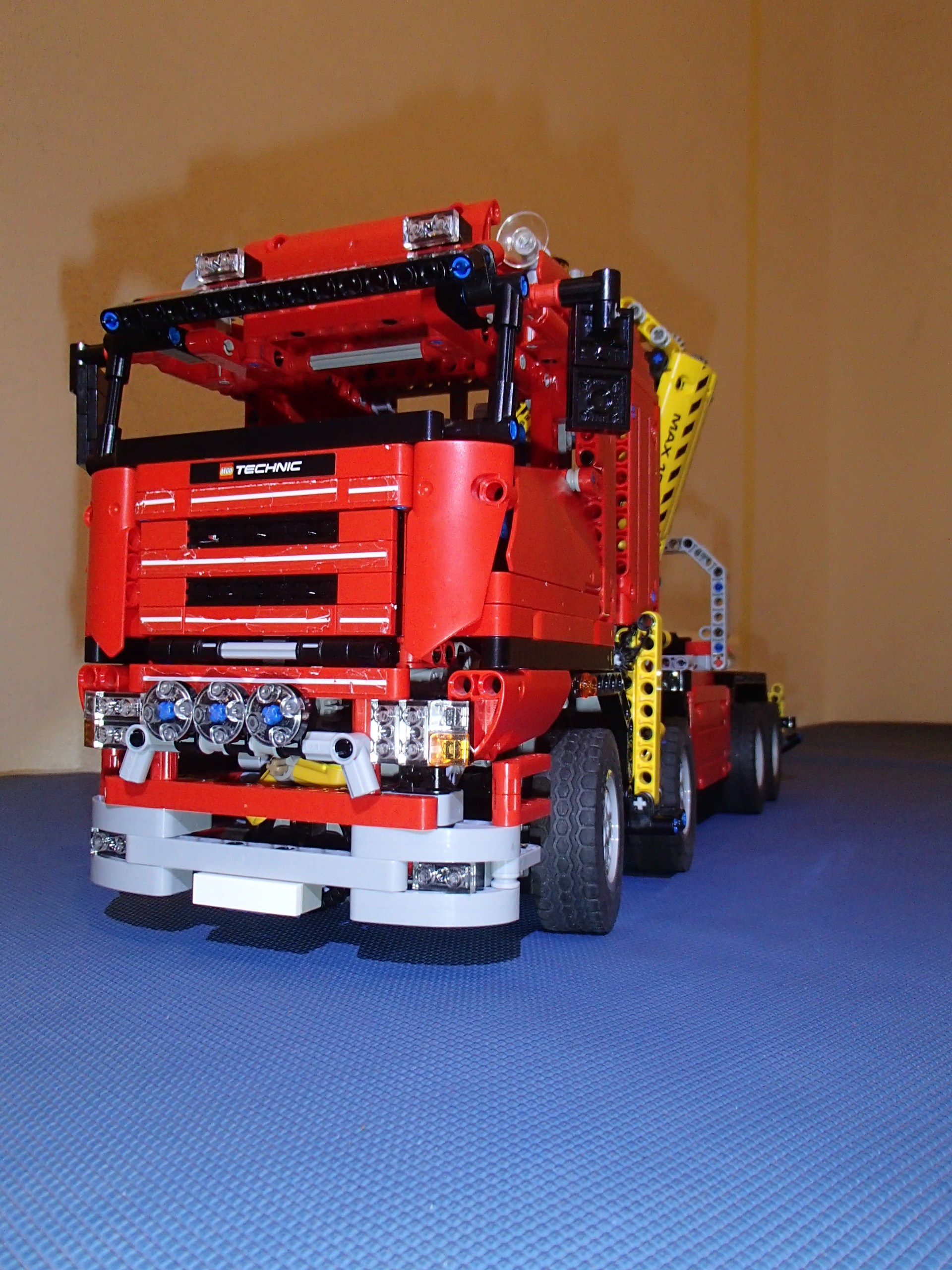 8258_8x8_8wd-004.jpg