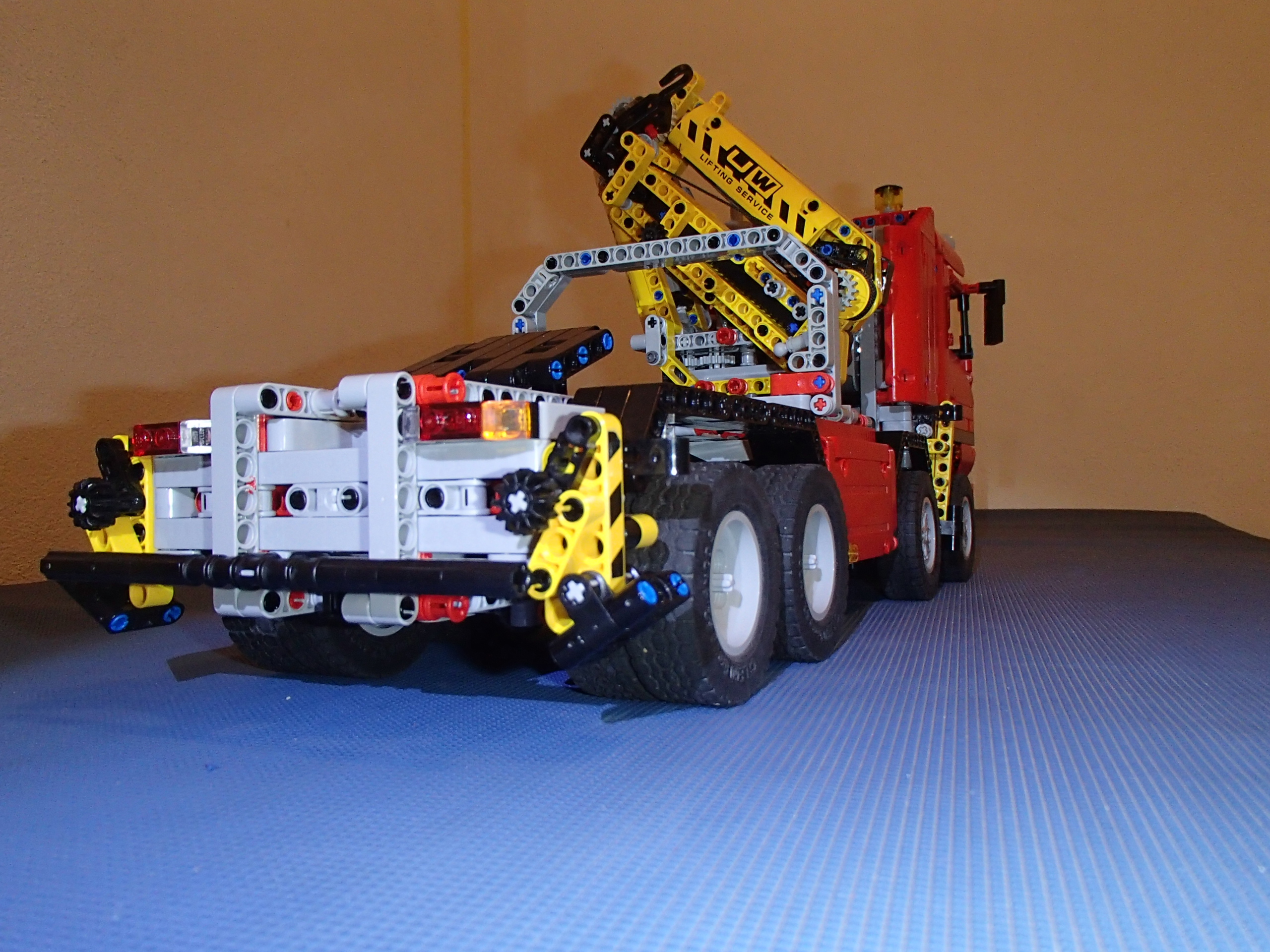 8258_8x8_8wd-005.jpg