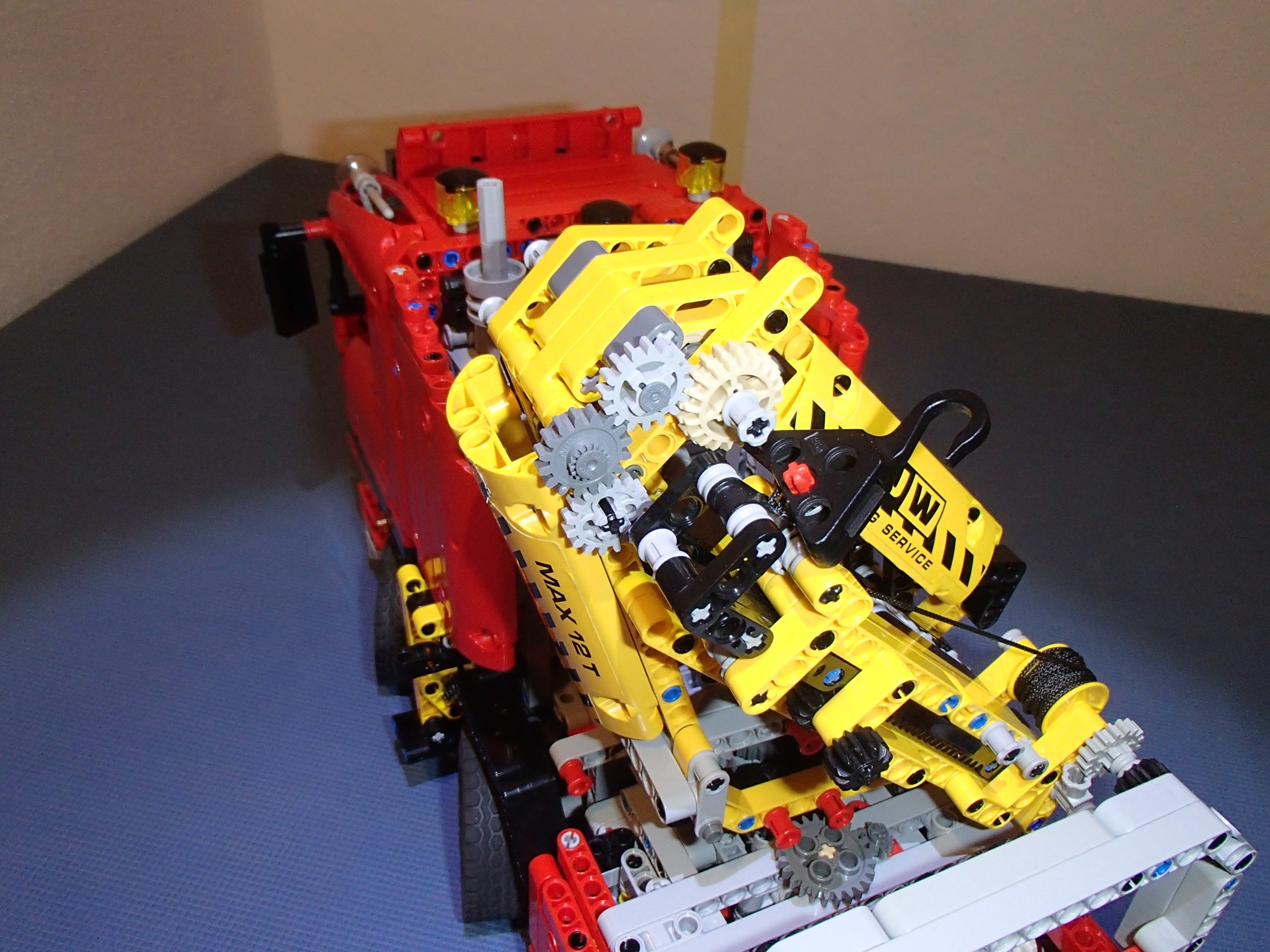 8258_8x8_8wd-006.jpg
