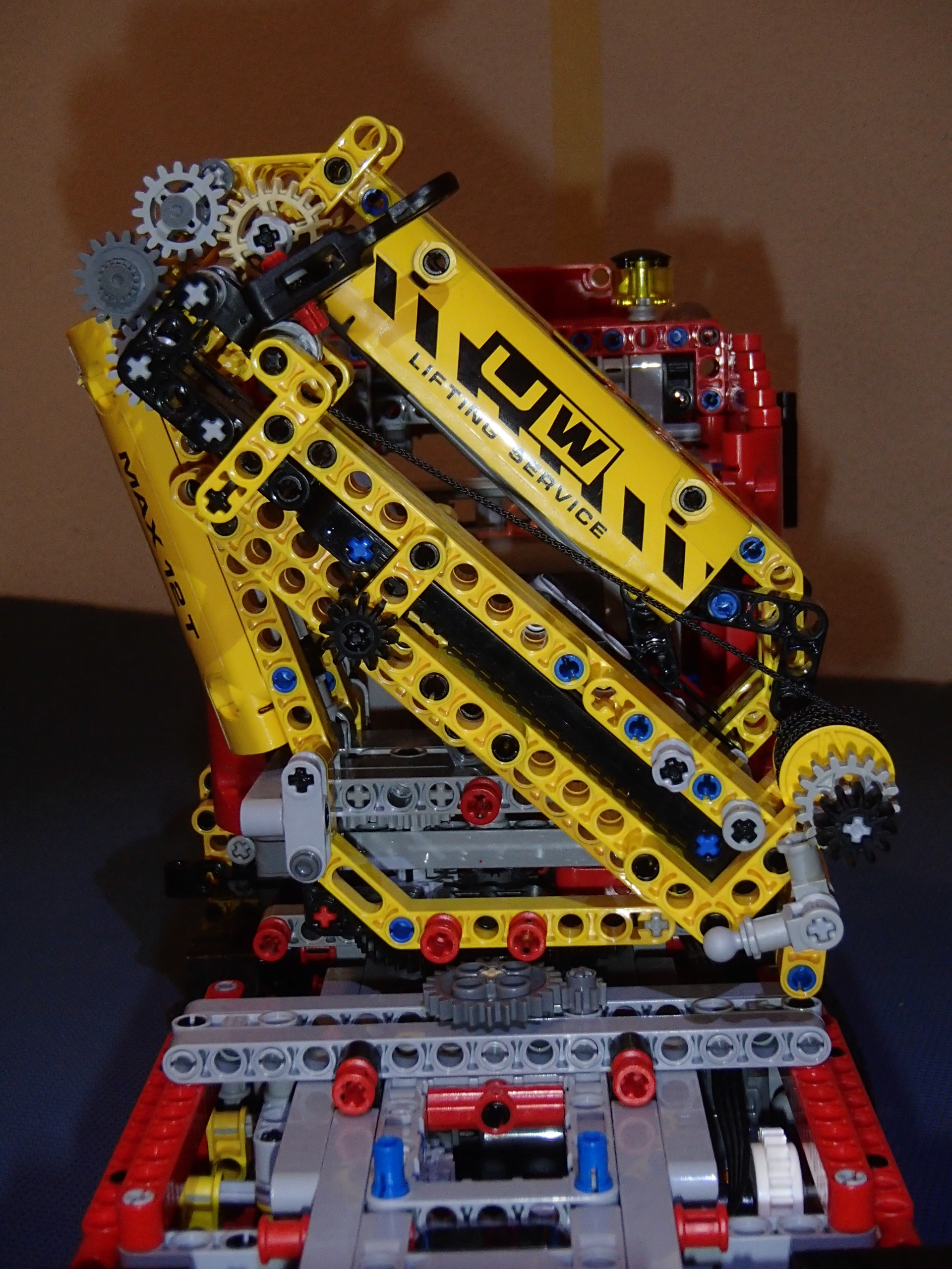 8258_8x8_8wd-008.jpg