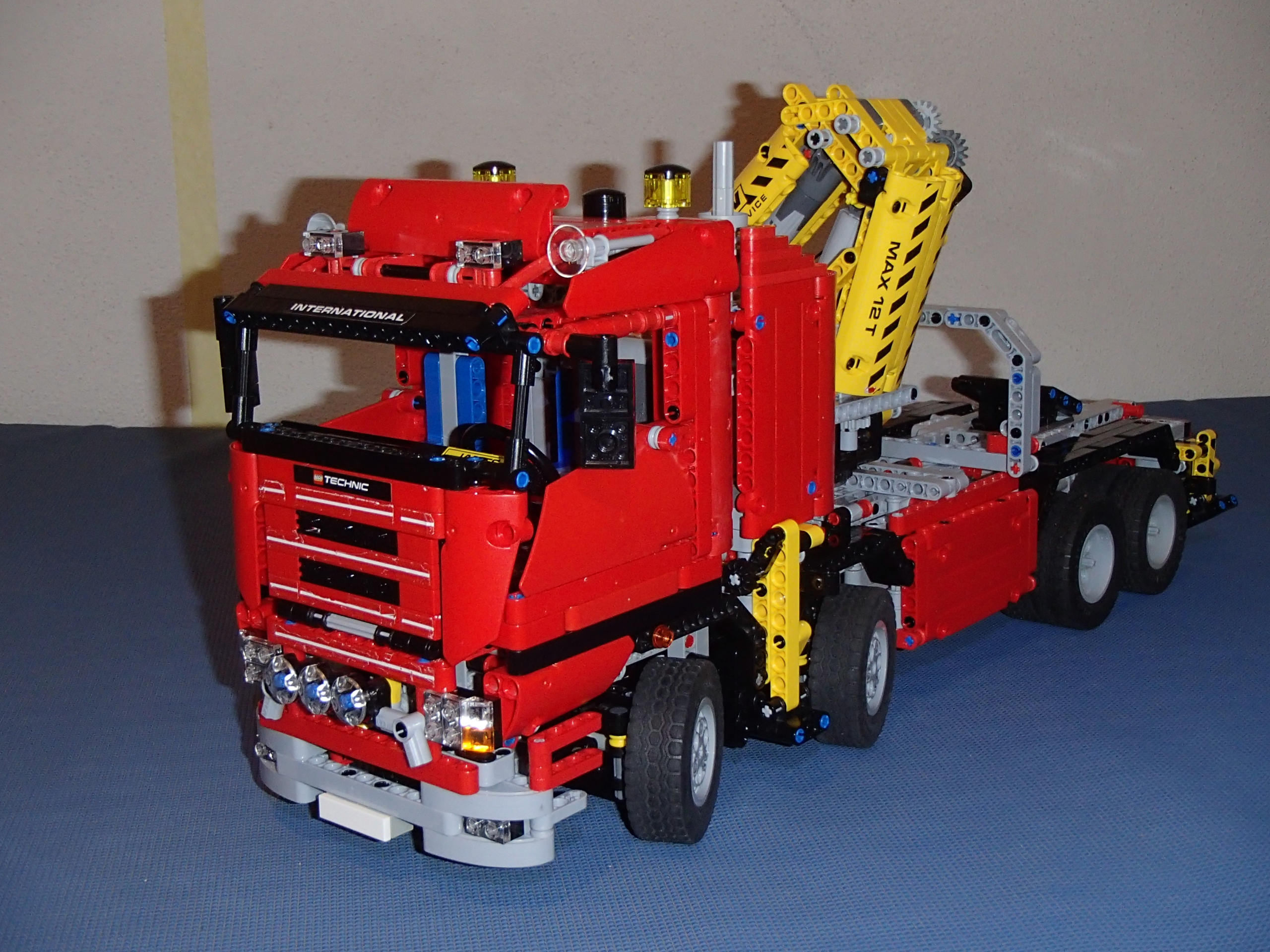8258_8x8_8wd-010.jpg