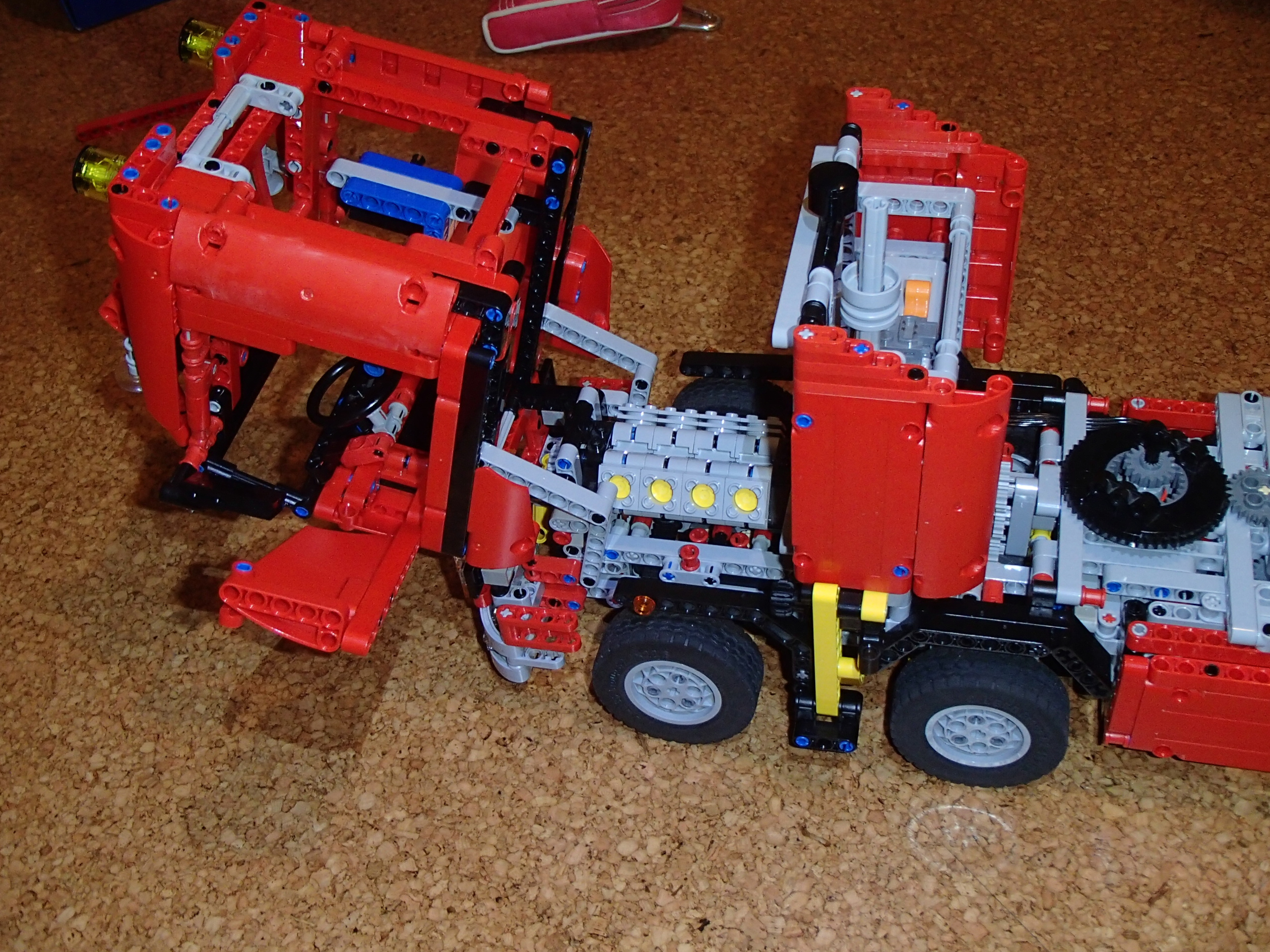 8258_8x8_8wd-014.jpg