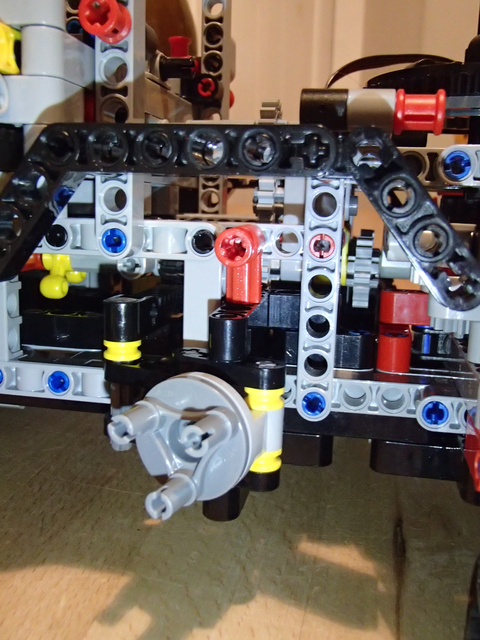 8258_8x8_8wd-025.jpg