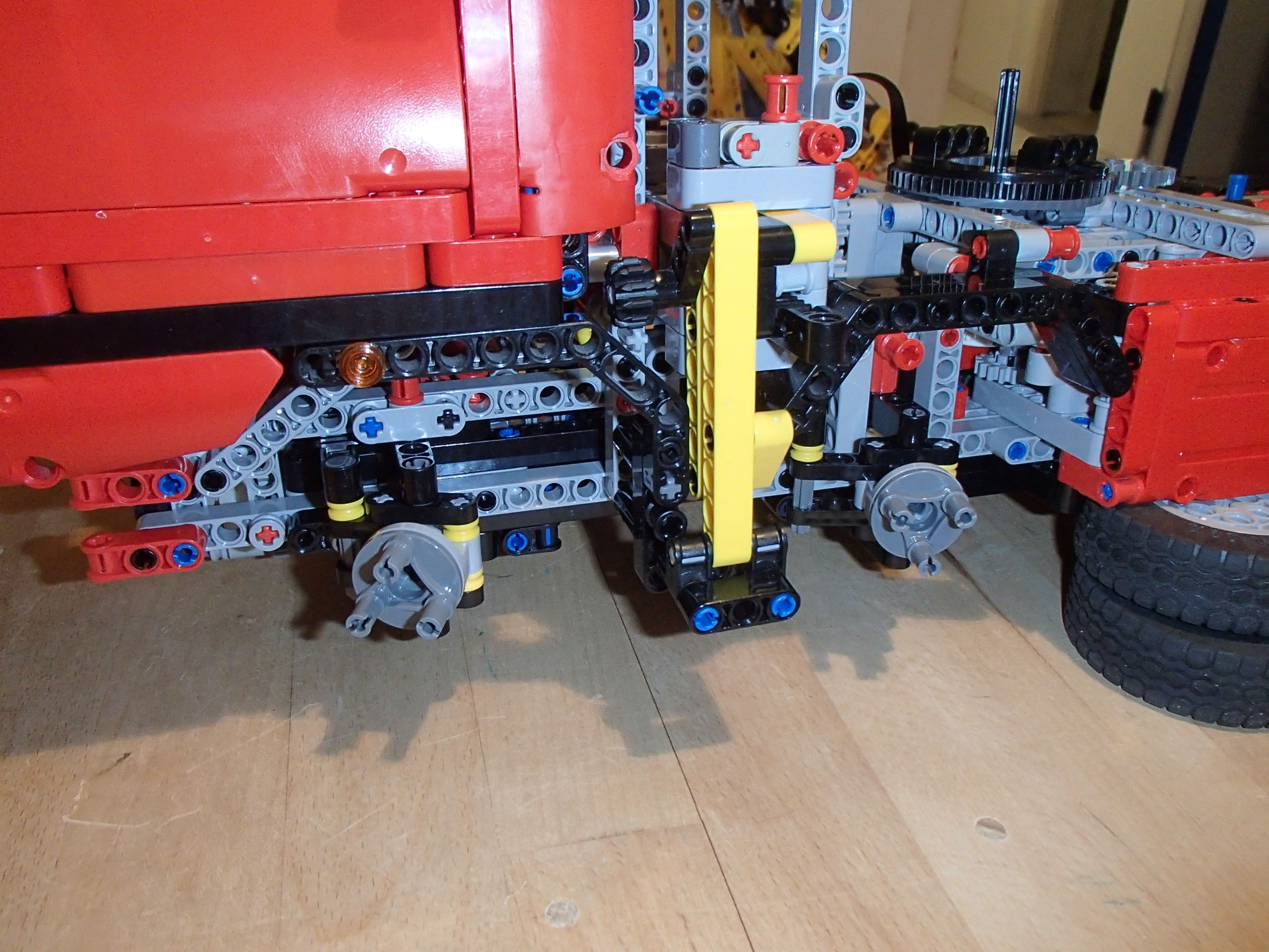 8258_8x8_8wd-027.jpg