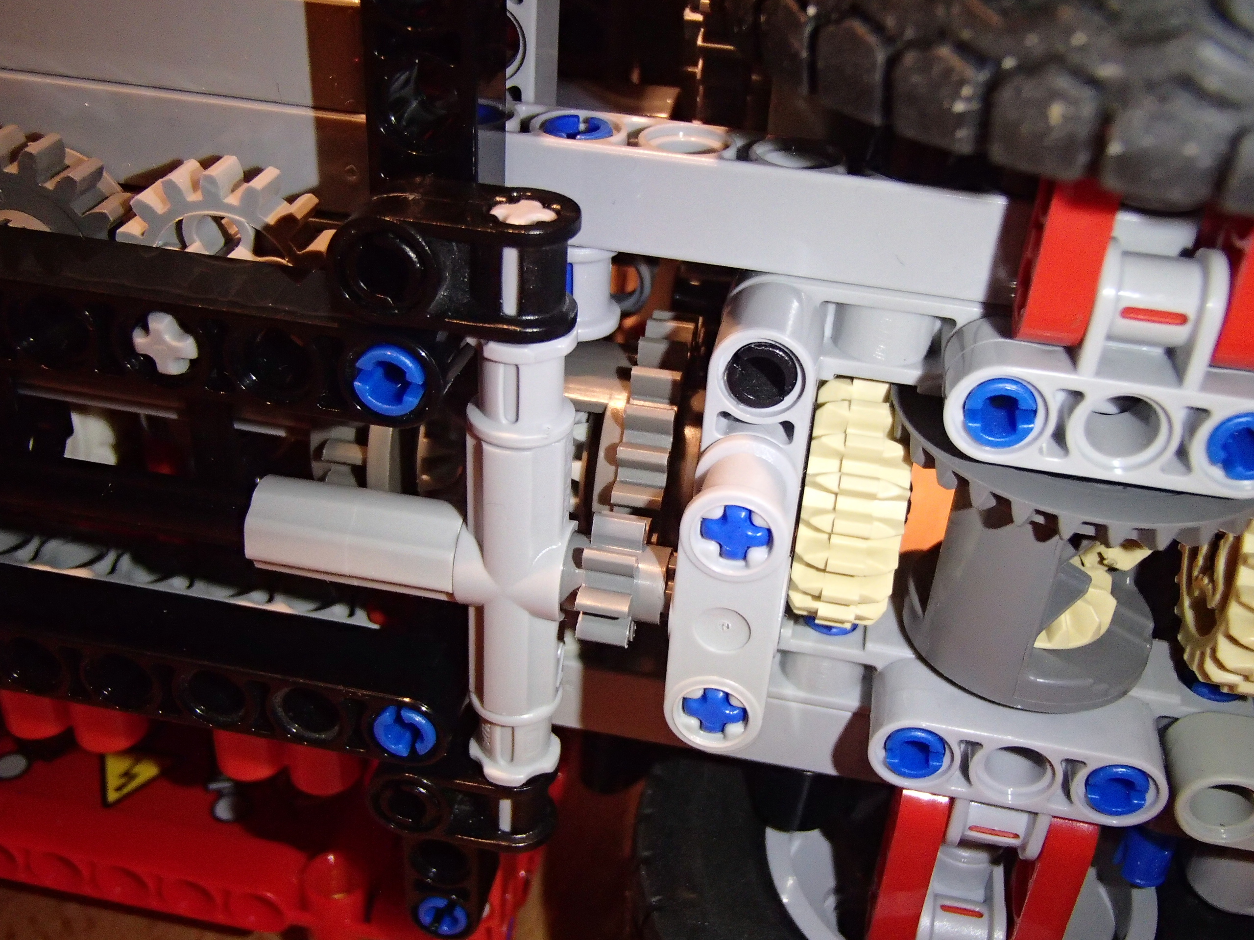 8258_8x8_8wd-050.jpg