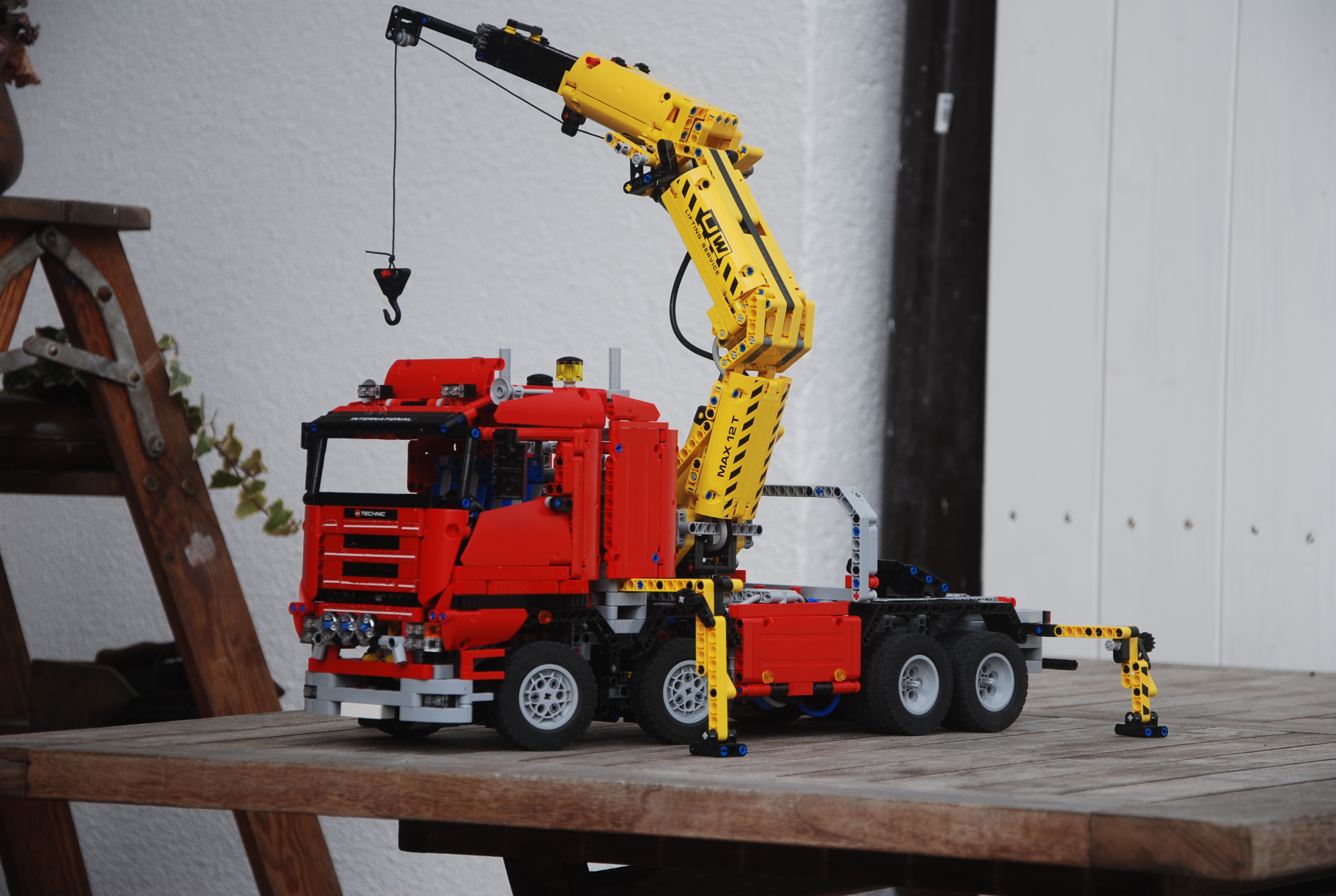 8258_8x8_8wd-056.jpg