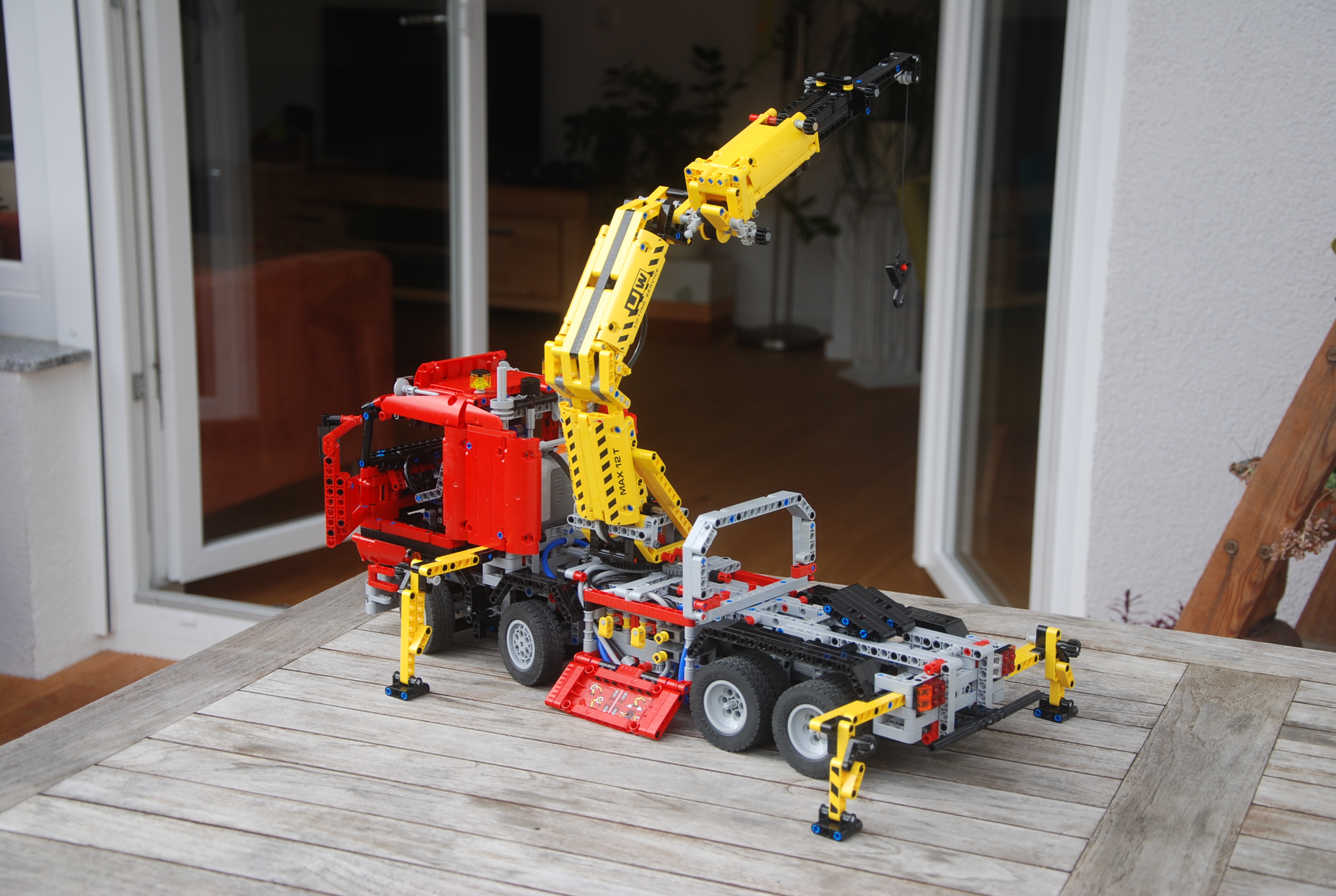 8258_8x8_8wd-057.jpg