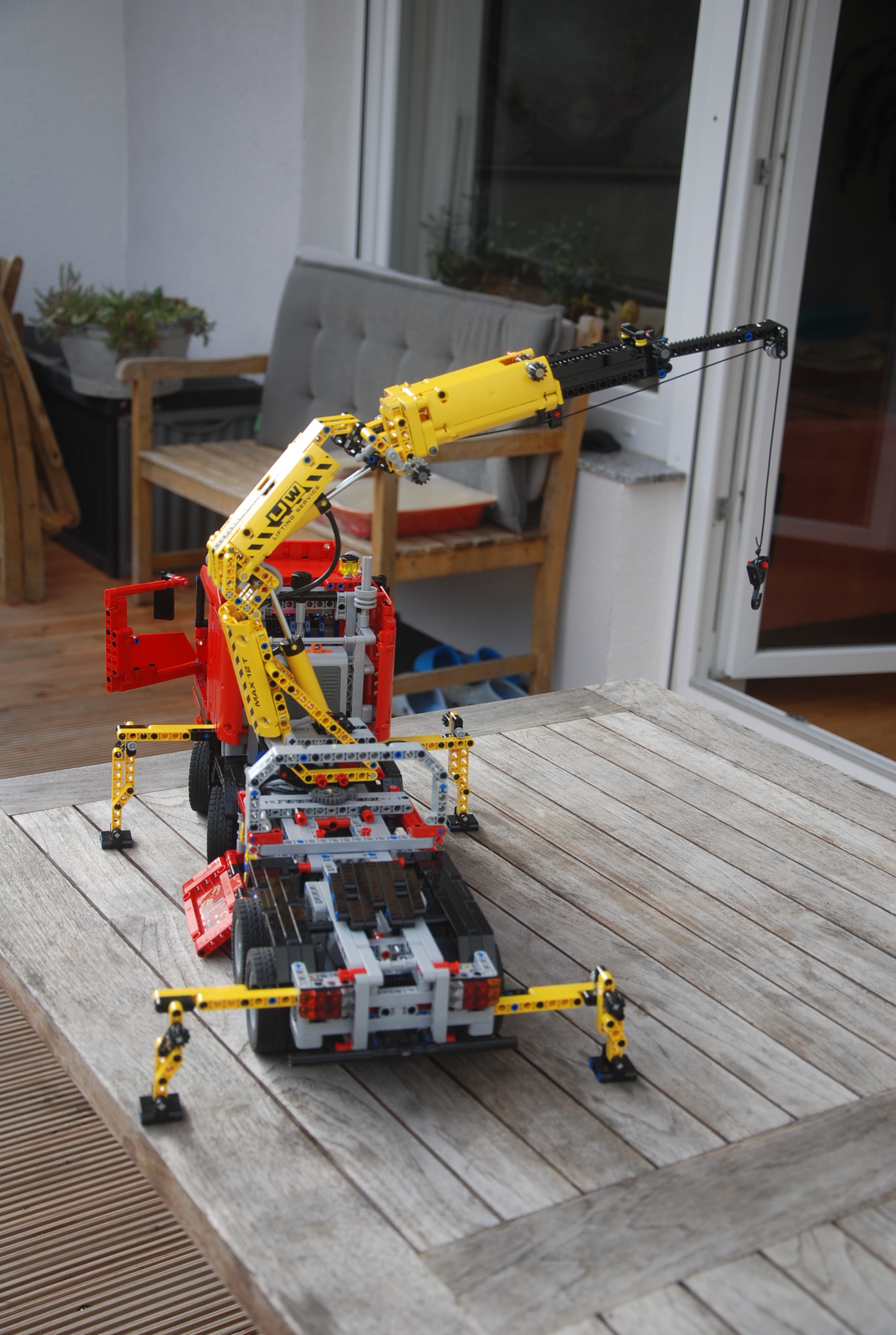 8258_8x8_8wd-058.jpg