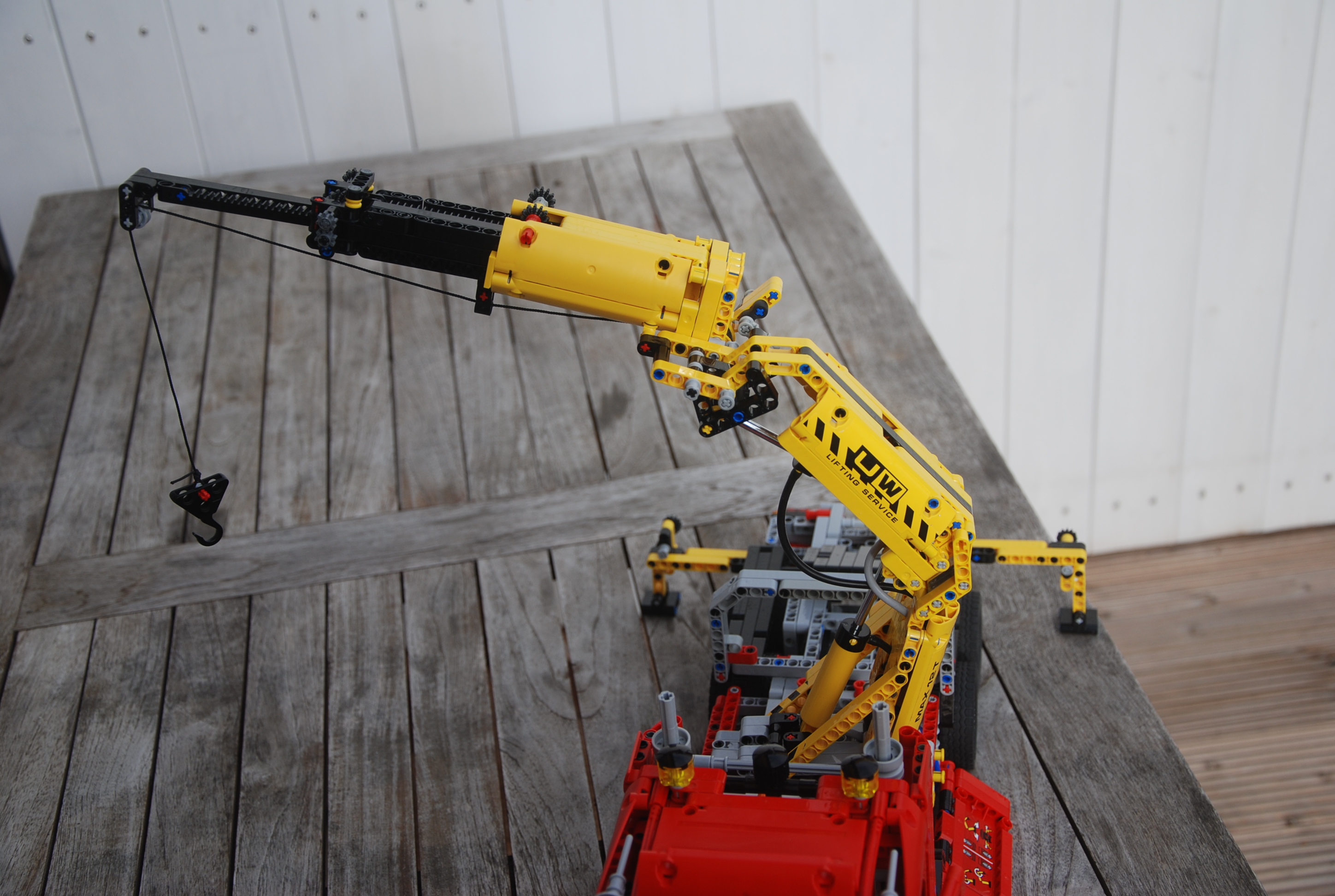 8258_8x8_8wd-059.jpg