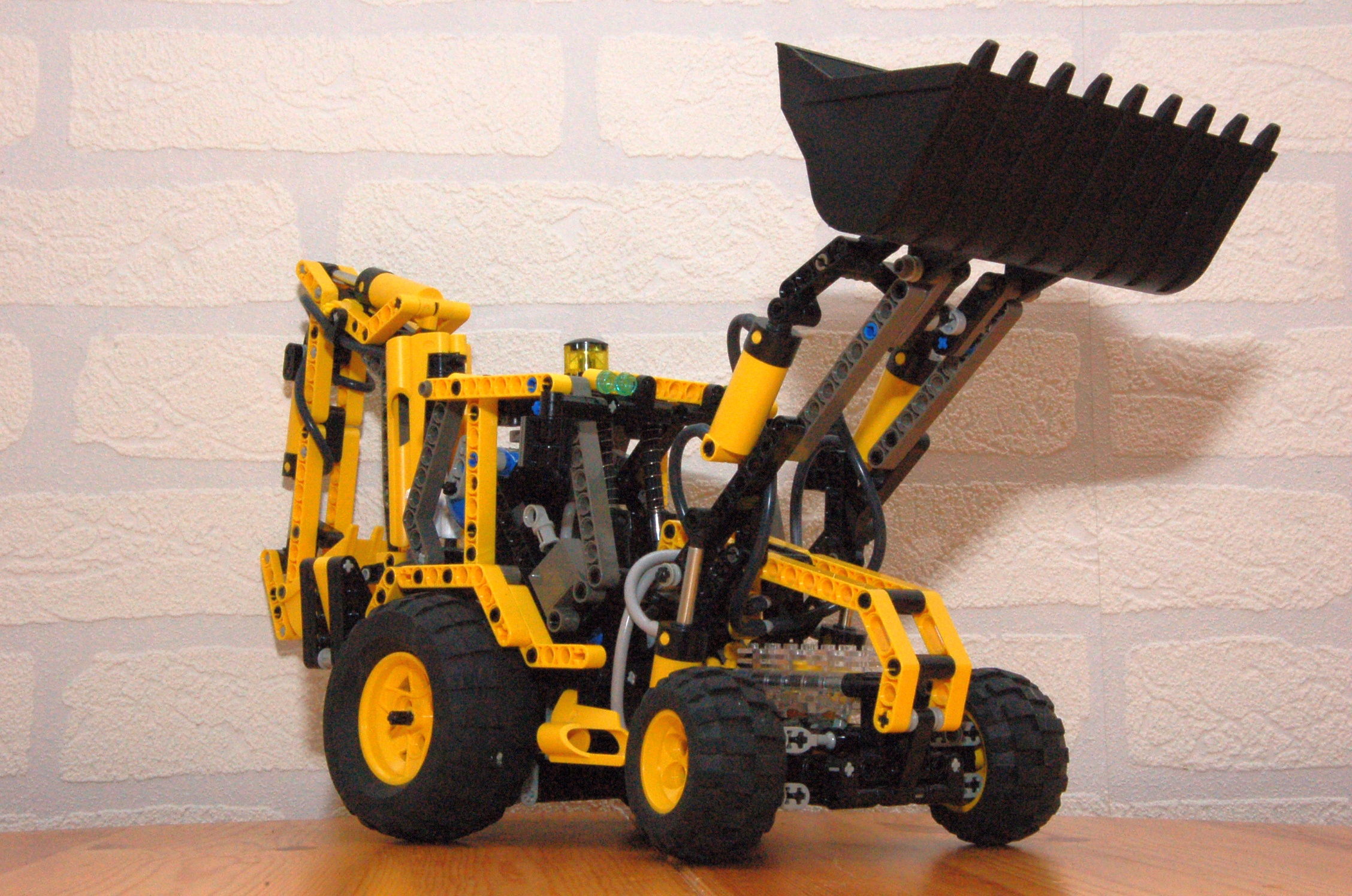 8455_airtank_backhoe_1.jpg
