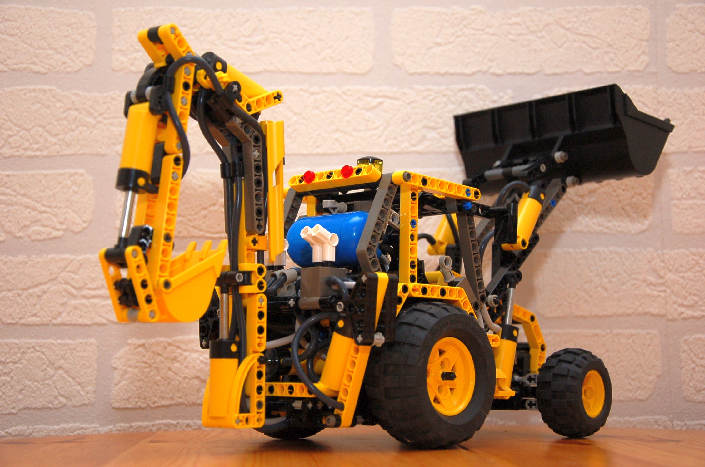 8455_airtank_backhoe_3.jpg