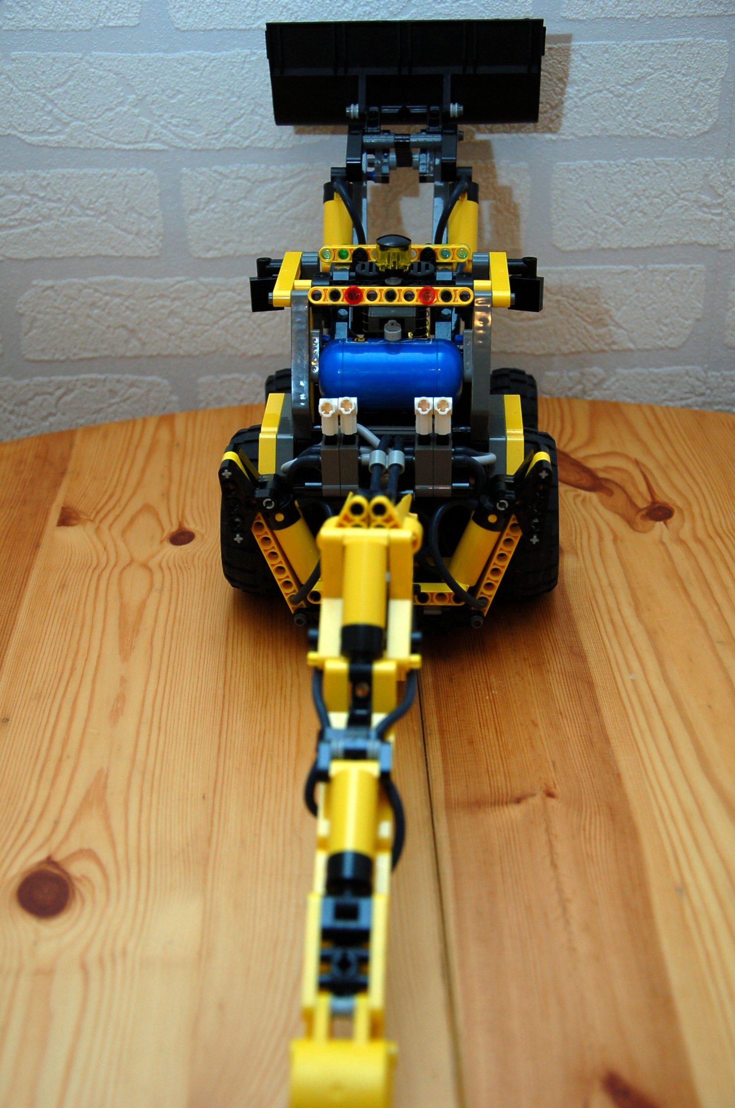 8455_airtank_backhoe_4.jpg