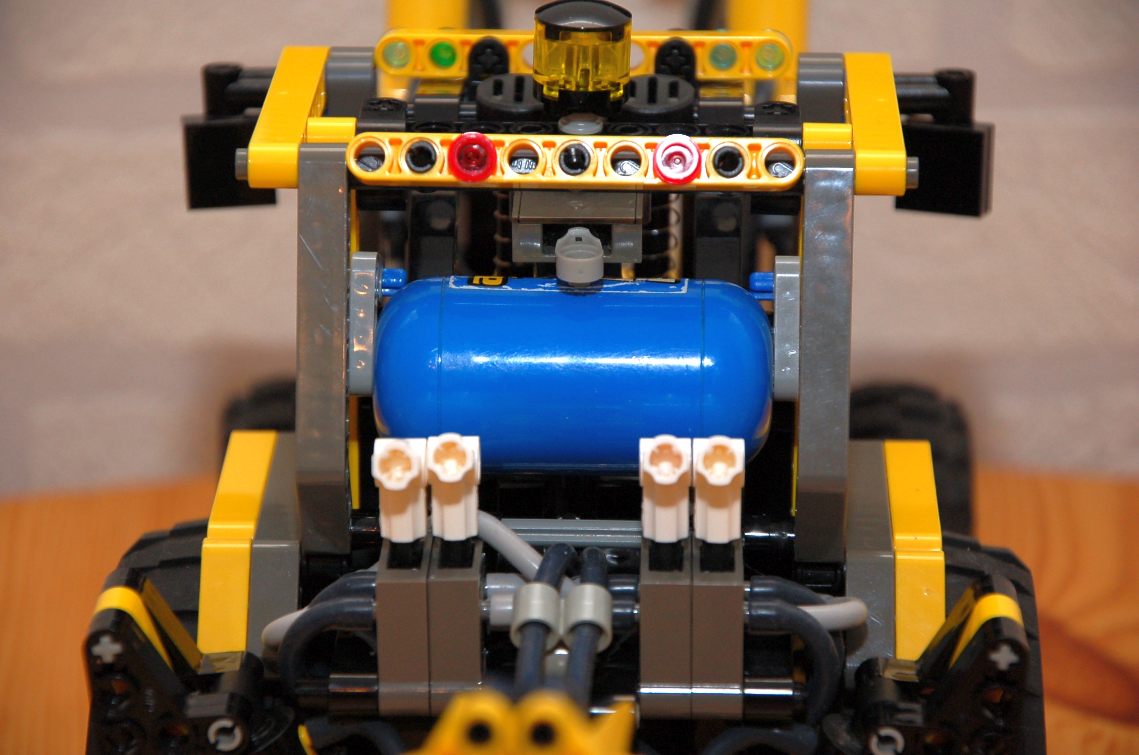 8455_airtank_backhoe_6.jpg