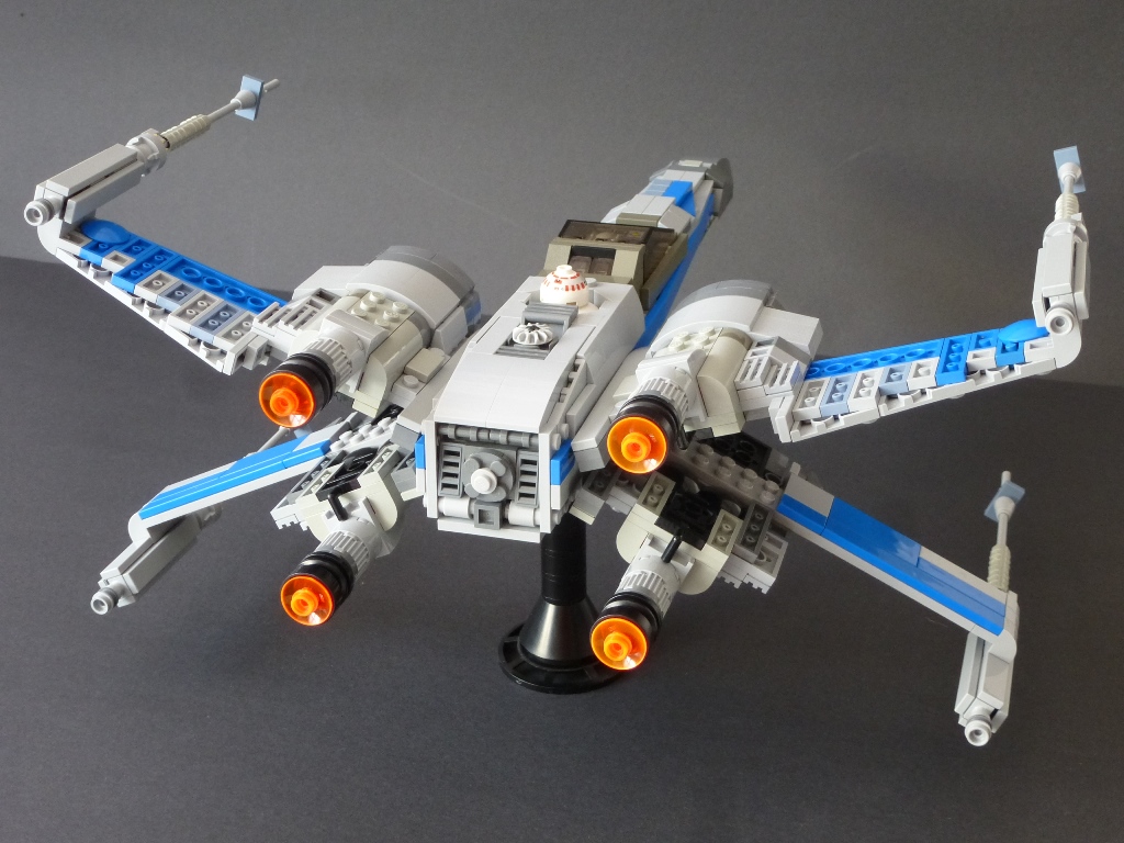 x-wing_t-70_v1_34-tr-ar-dr.jpg