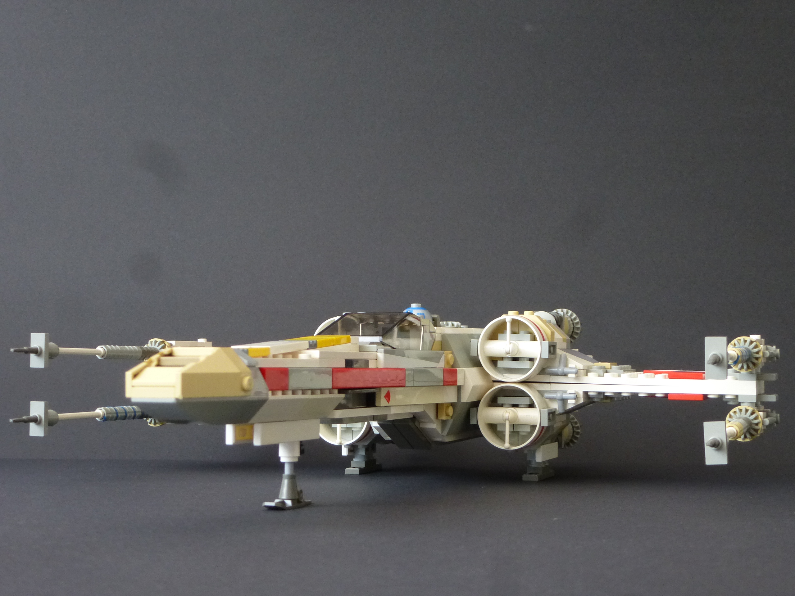 x-wing_v4.2_aterrizado_34-dl-iz.jpg
