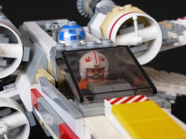 x-wing_v4.2_cabina-2.jpg