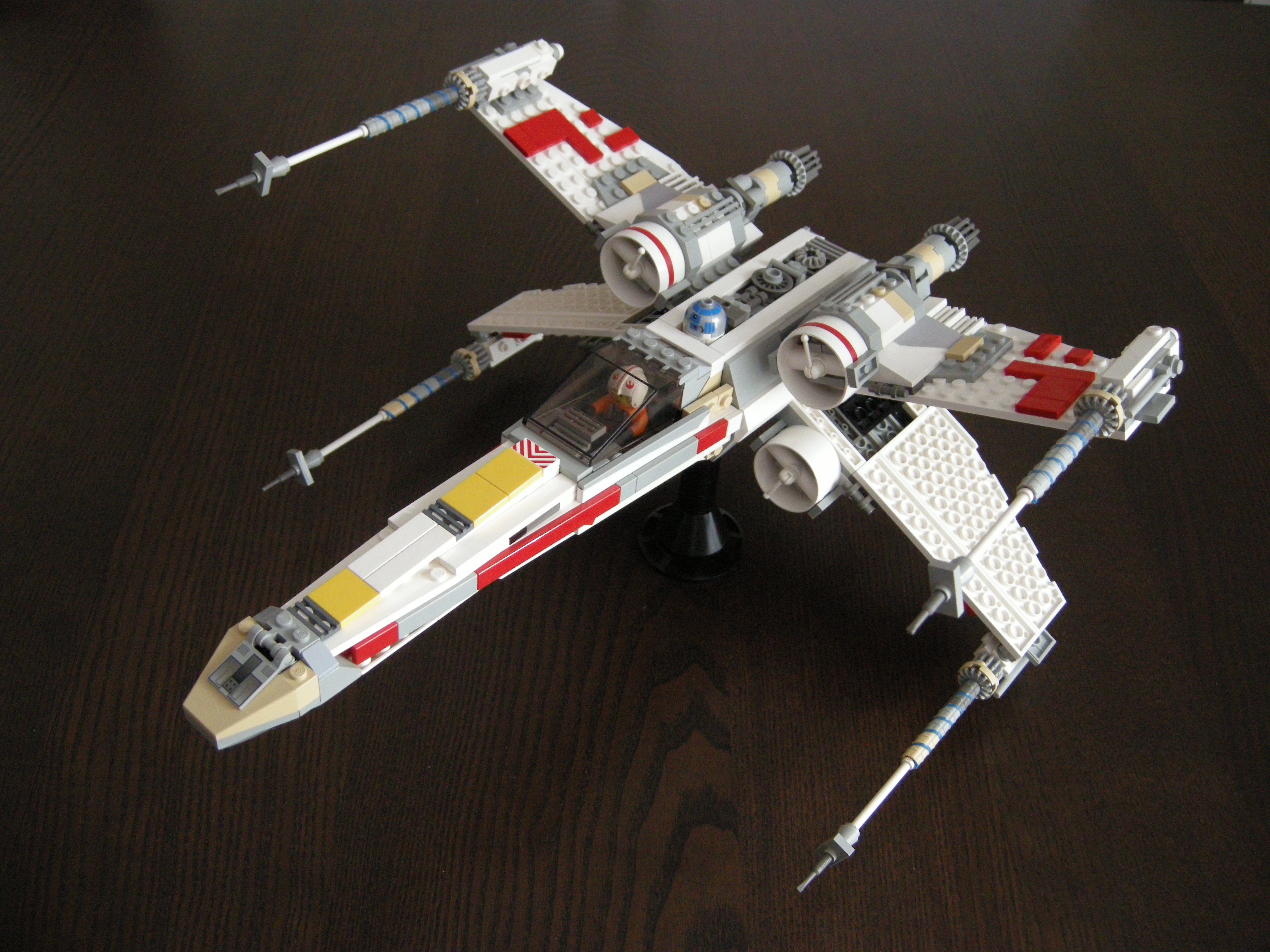 x-wing-v4-1_34-dl-iz.jpg