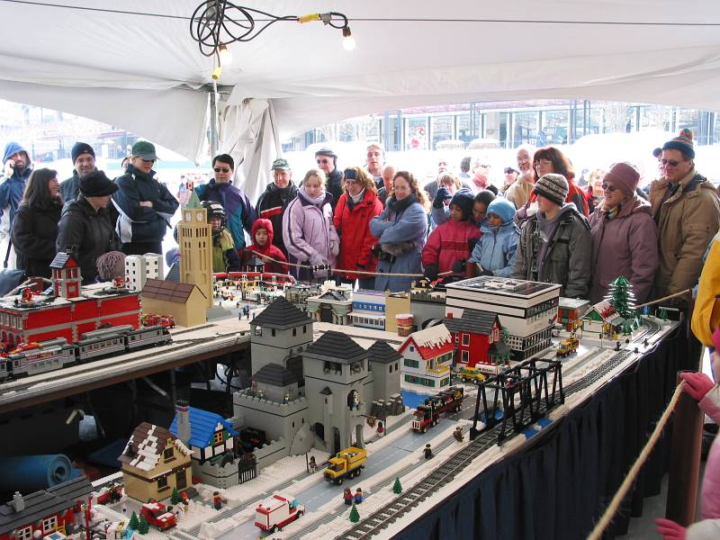 crowd4.jpg