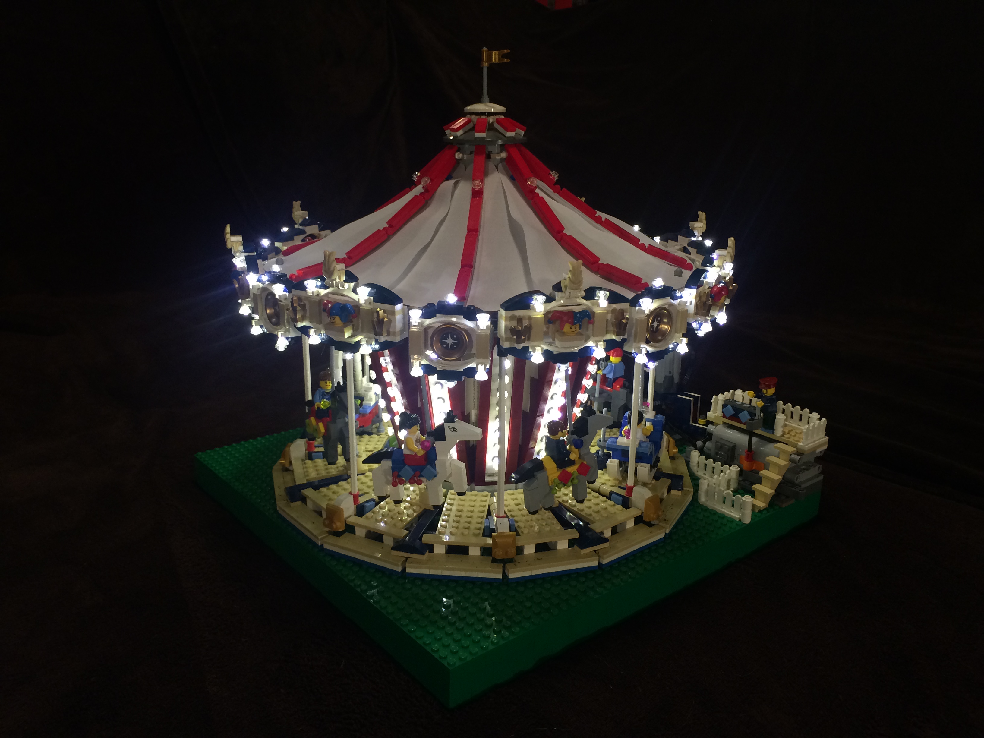 lego_10196_grand_carousel_with_arduino_leds_still.jpg