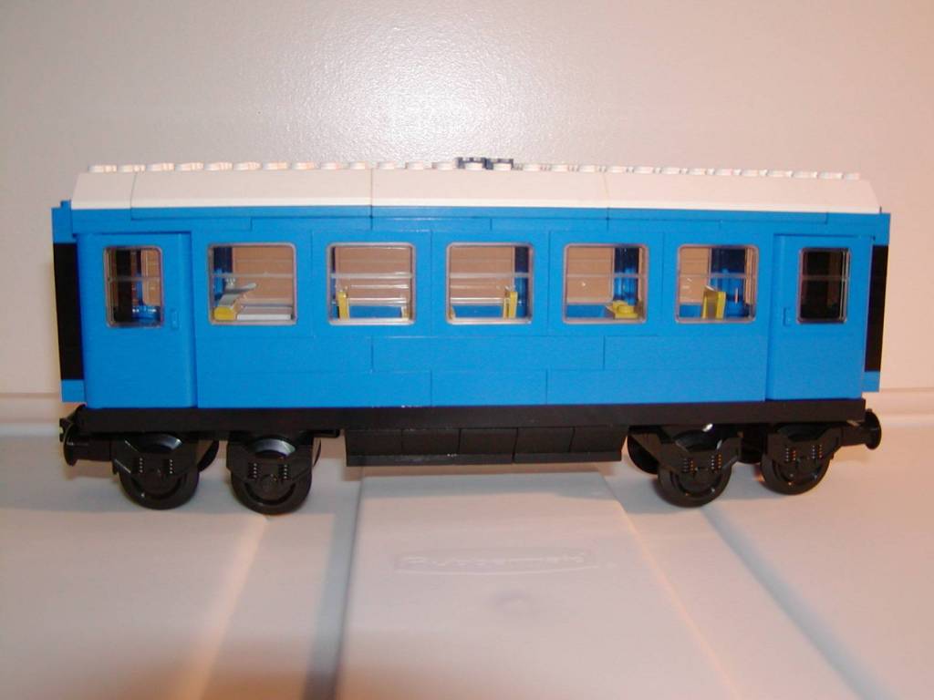 blue_coach_1.jpg