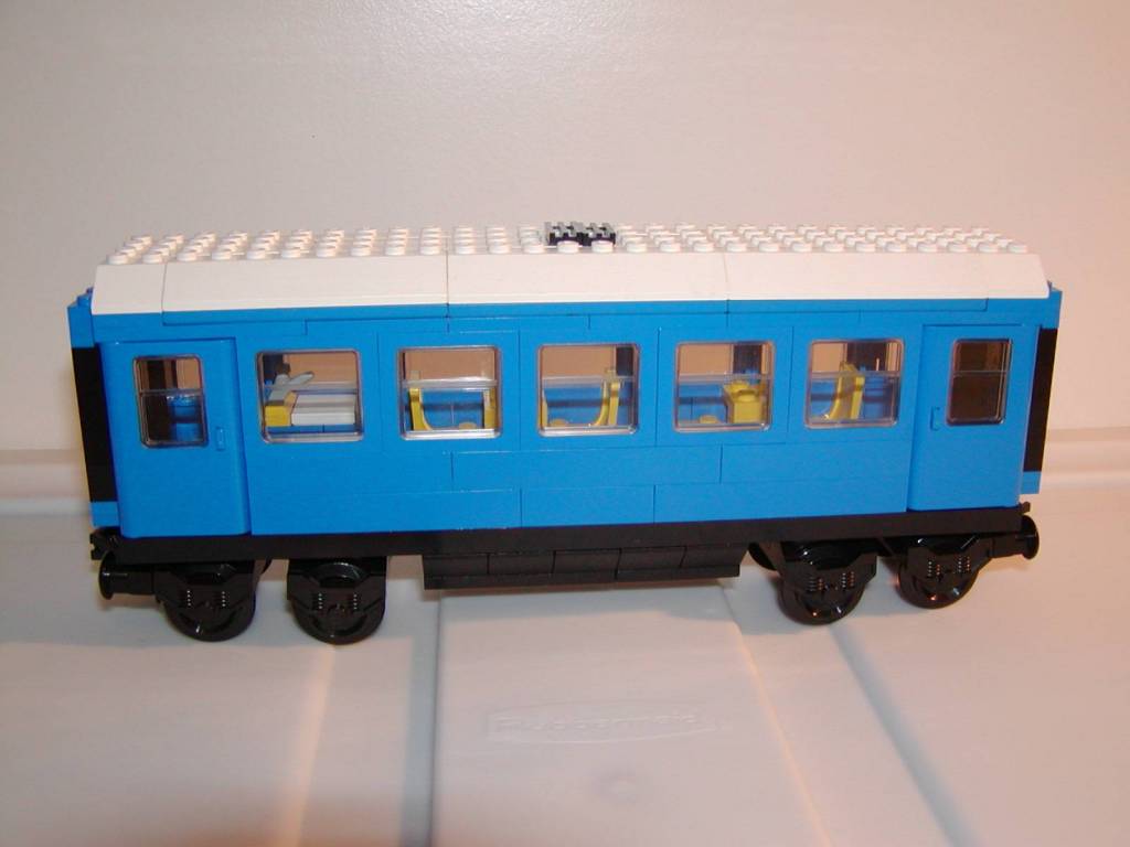 blue_coach_2.jpg