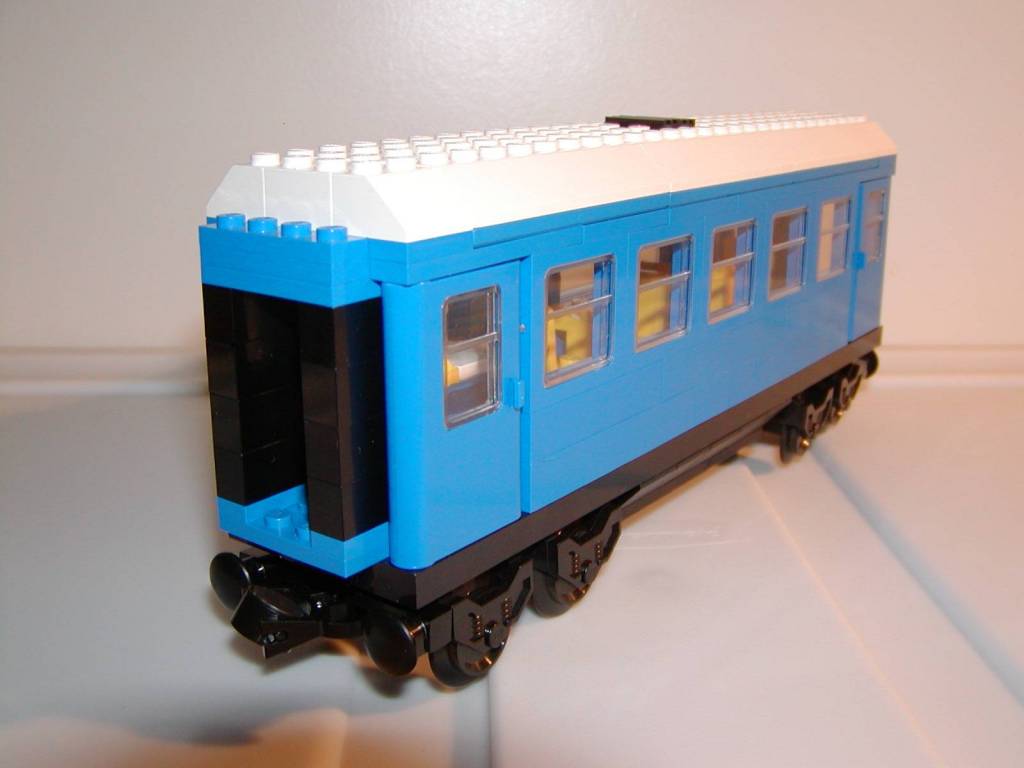 blue_coach_3.jpg
