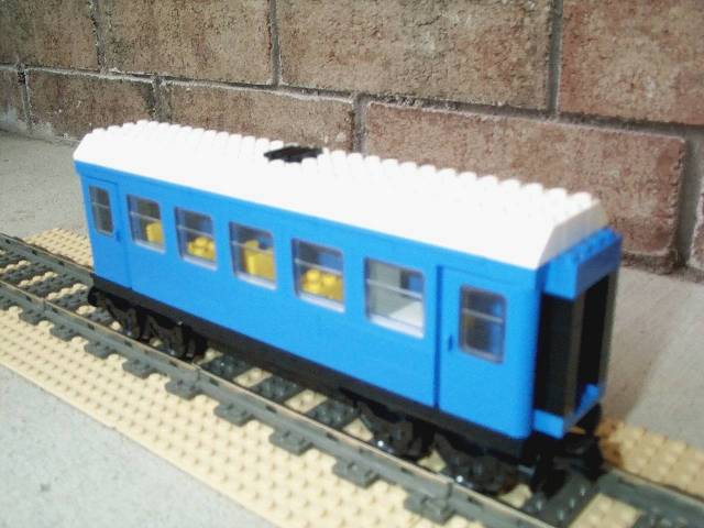 blue_coach_outside2_480.jpg