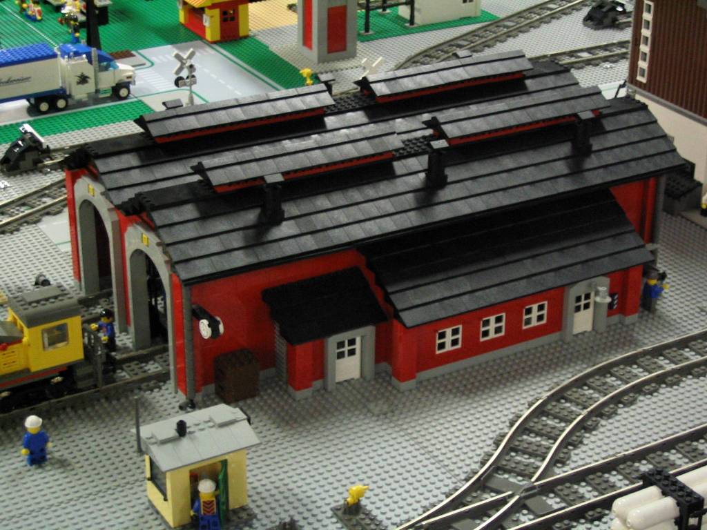 monlug_trainshed1.jpg