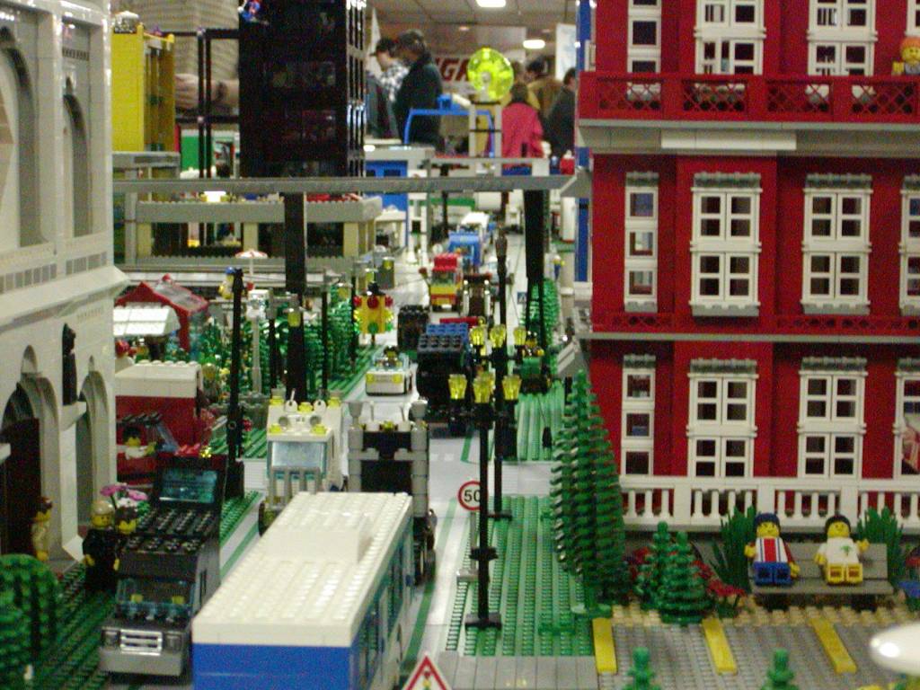 monlug_street1.jpg