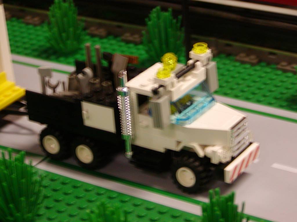 white_truck.jpg