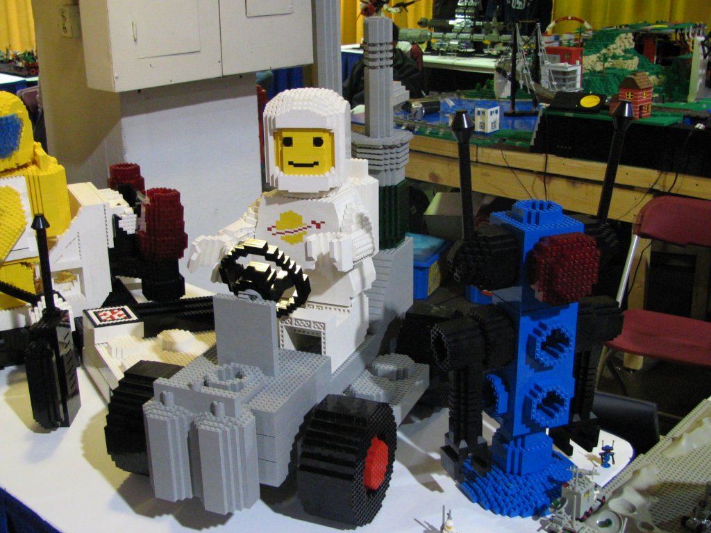 space-maxifigs-2.jpg