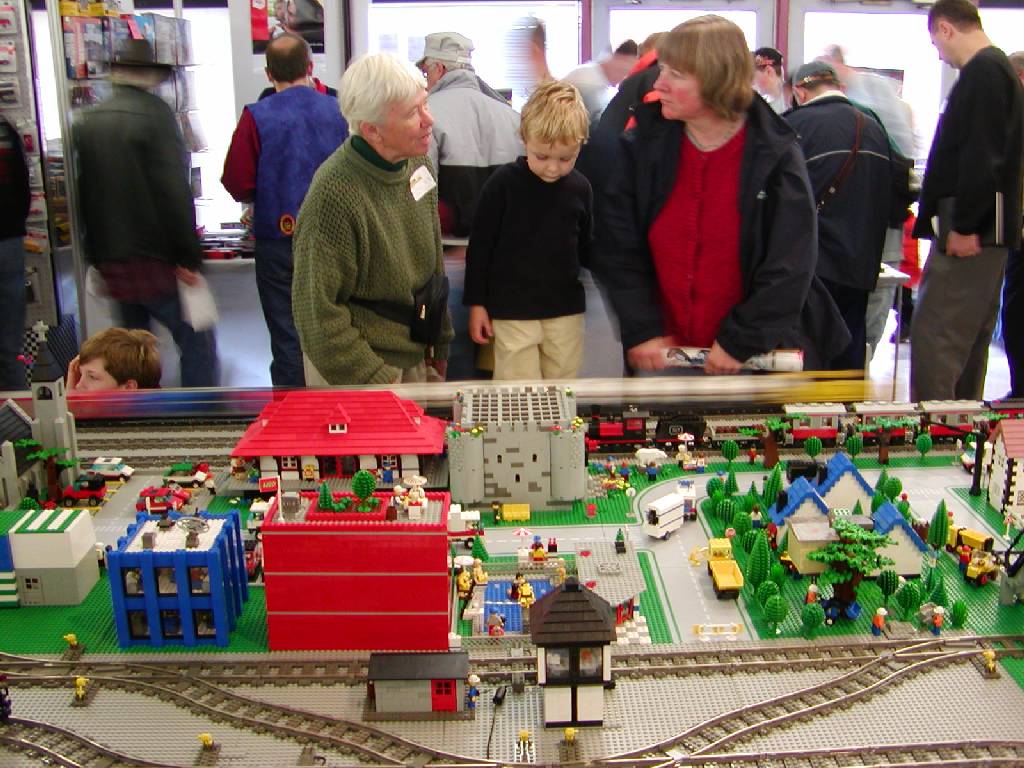 crowd03.jpg