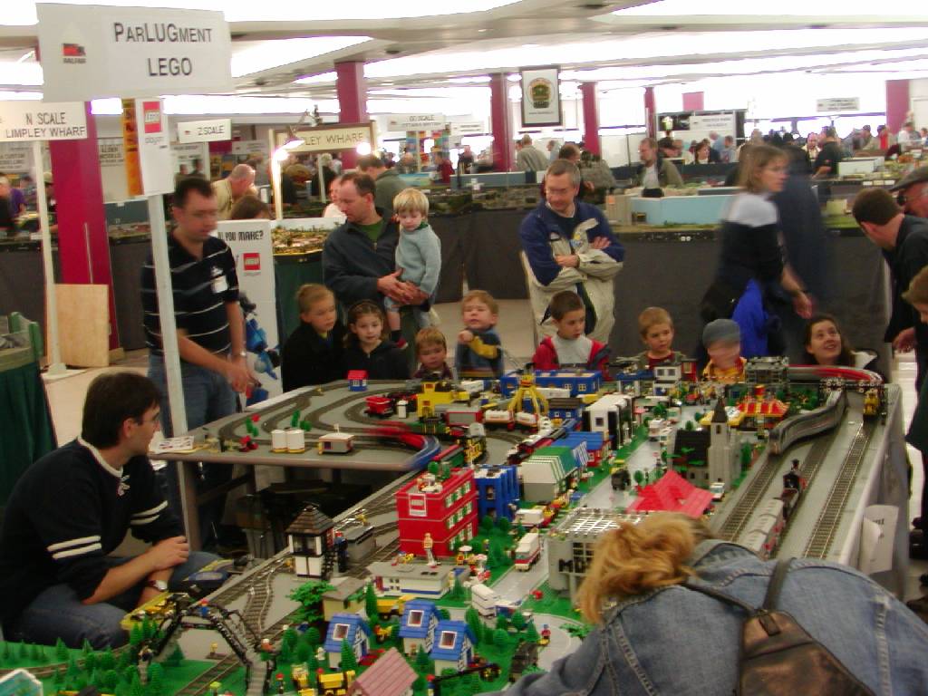crowd12.jpg