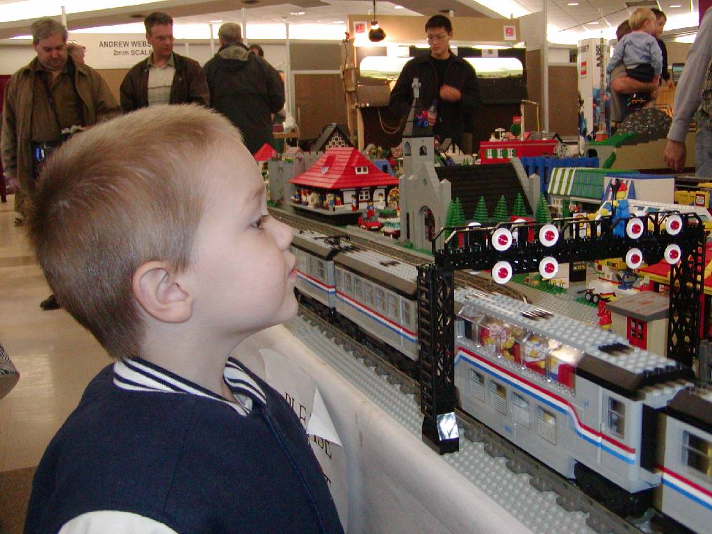 crowd14.jpg