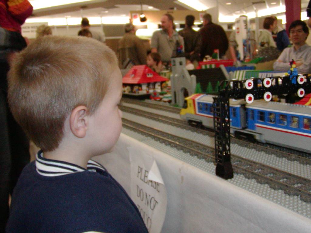crowd14b.jpg