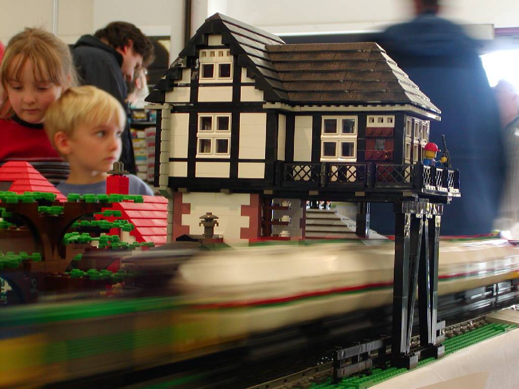 train_tower_blur1.jpg