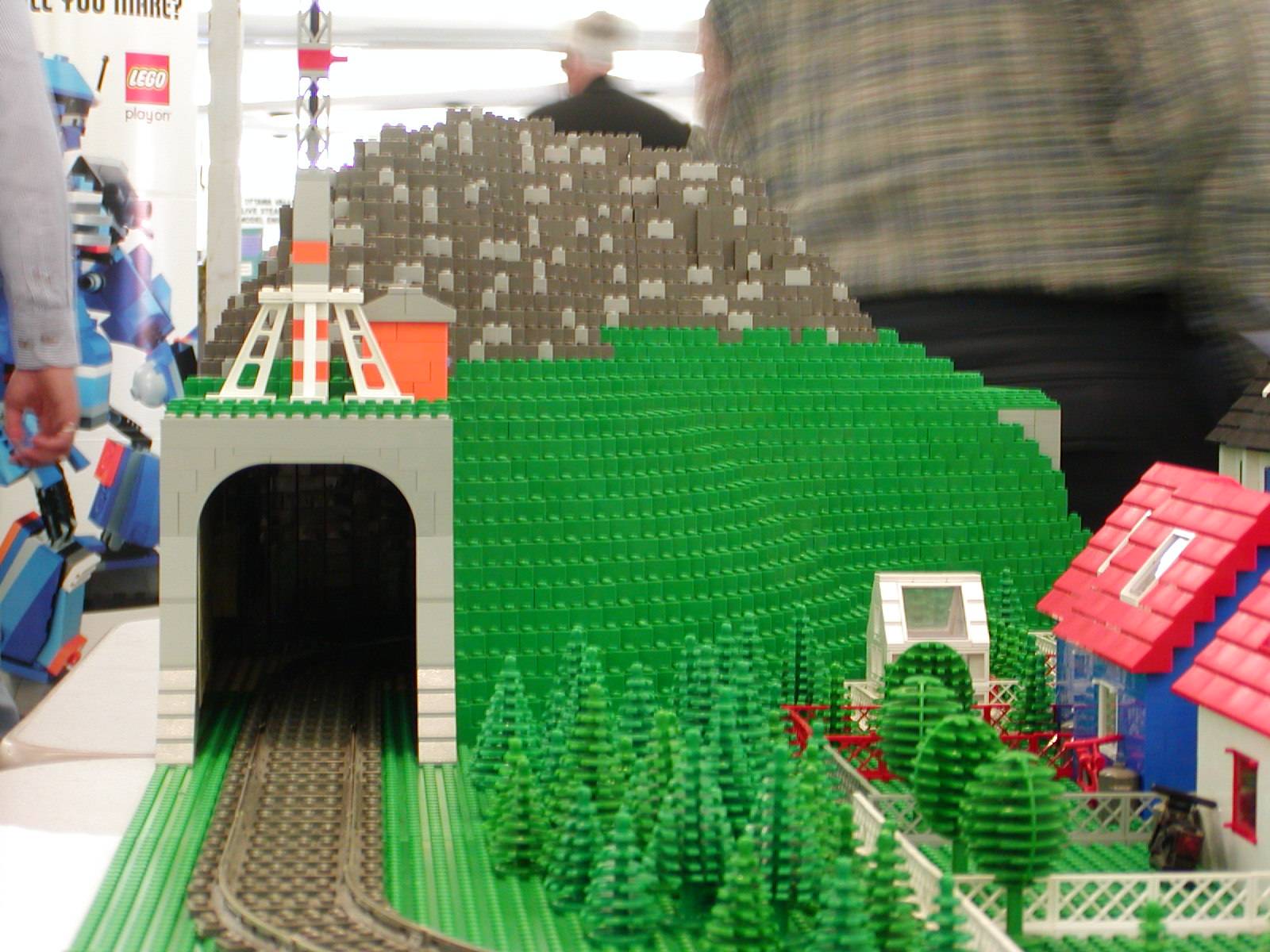 tunnel1.jpg