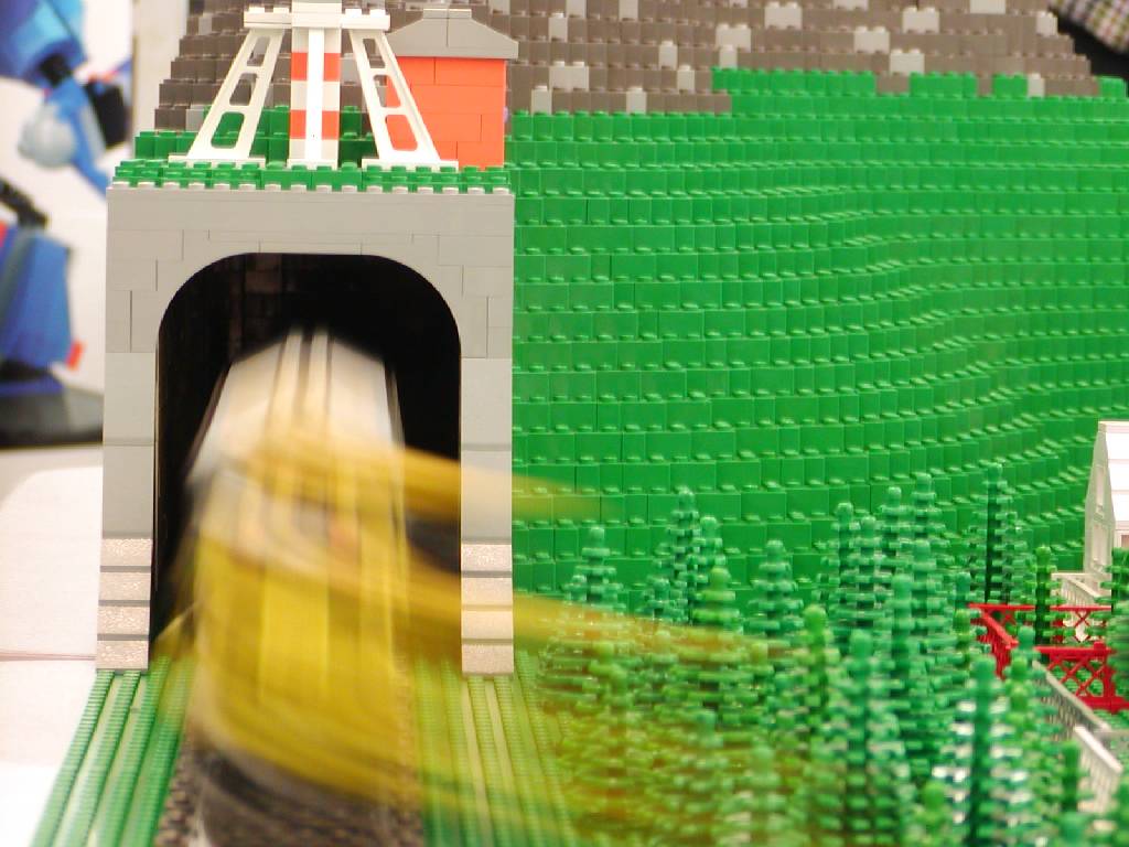 tunnel_train2.jpg