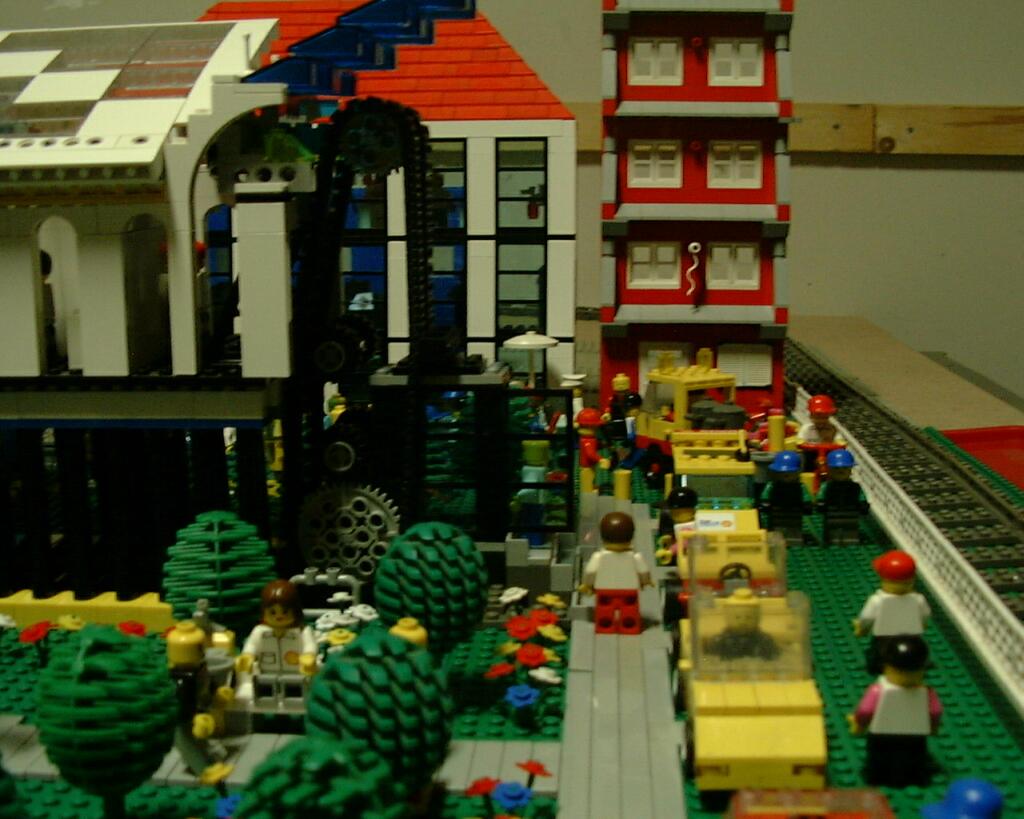 legoapr200226.jpg