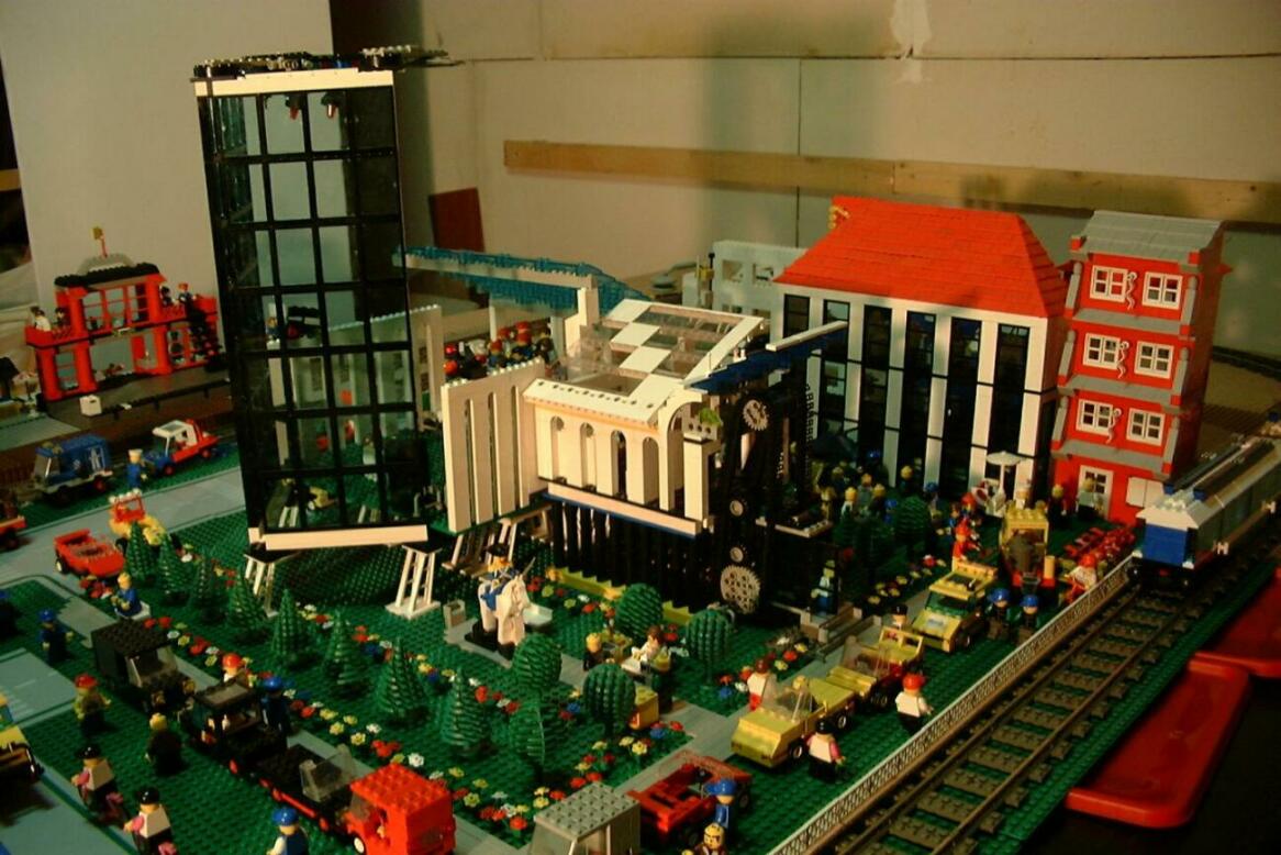 legoapr200240.jpg